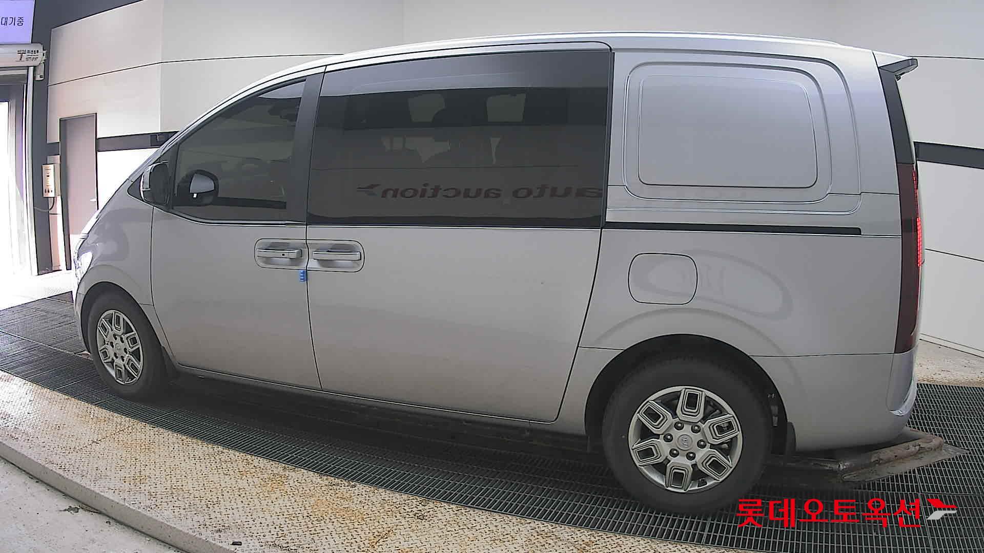 Hyundai Staria 2023 - Image 14