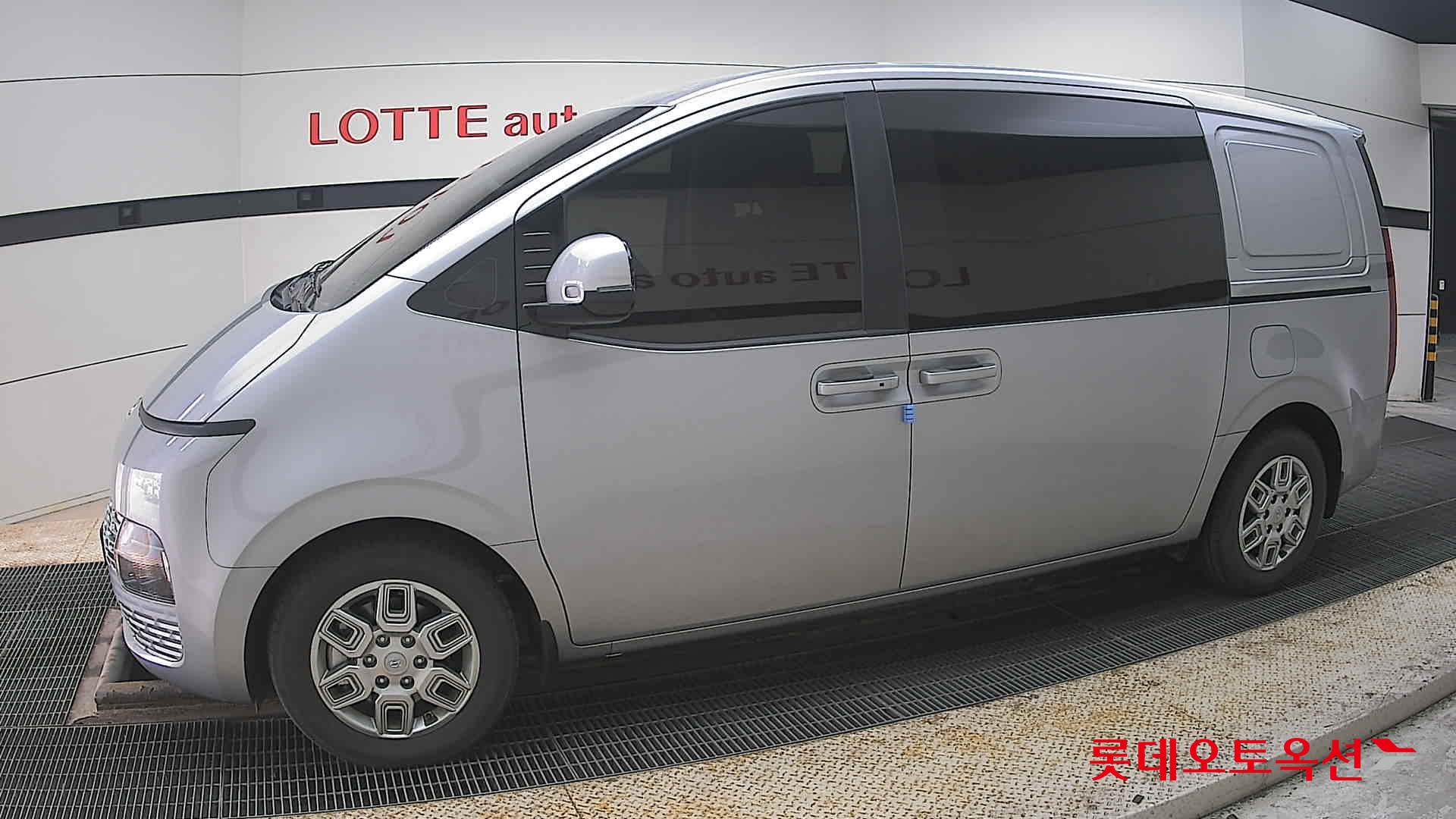 Hyundai Staria 2023 - Image 12