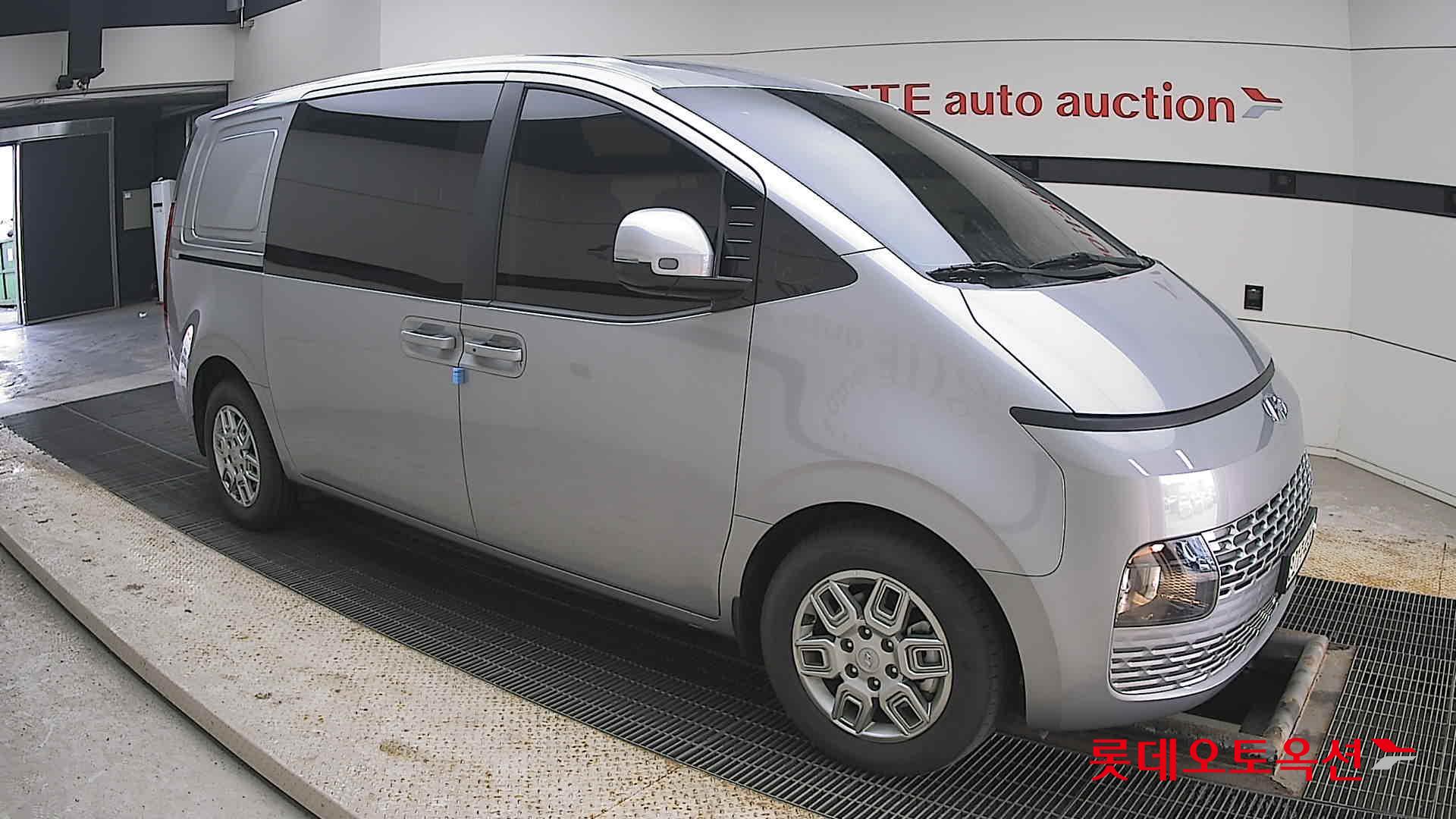 Hyundai Staria 2023 - Image 23
