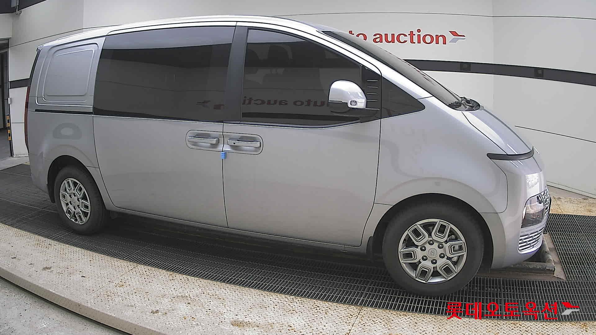 Hyundai Staria 2023 - Image 22