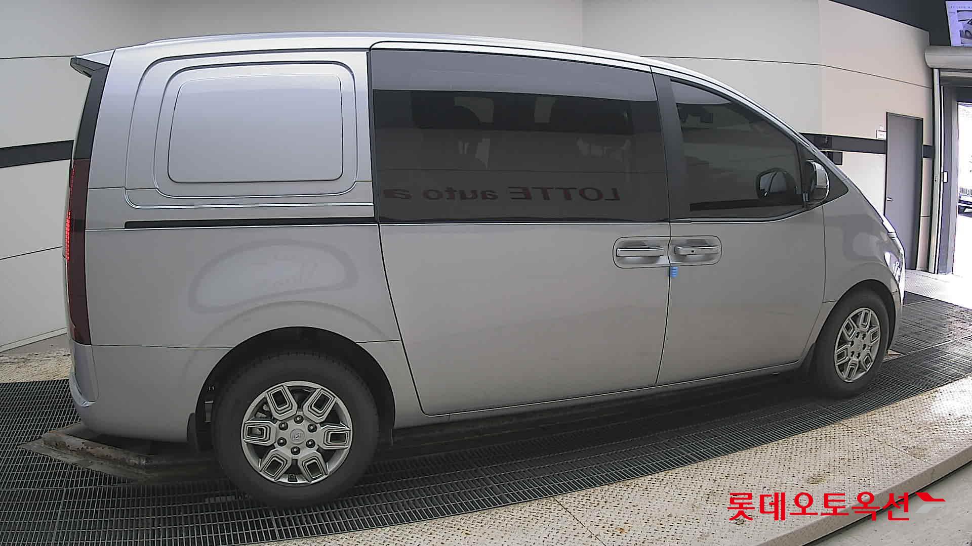 Hyundai Staria 2023 - Image 20
