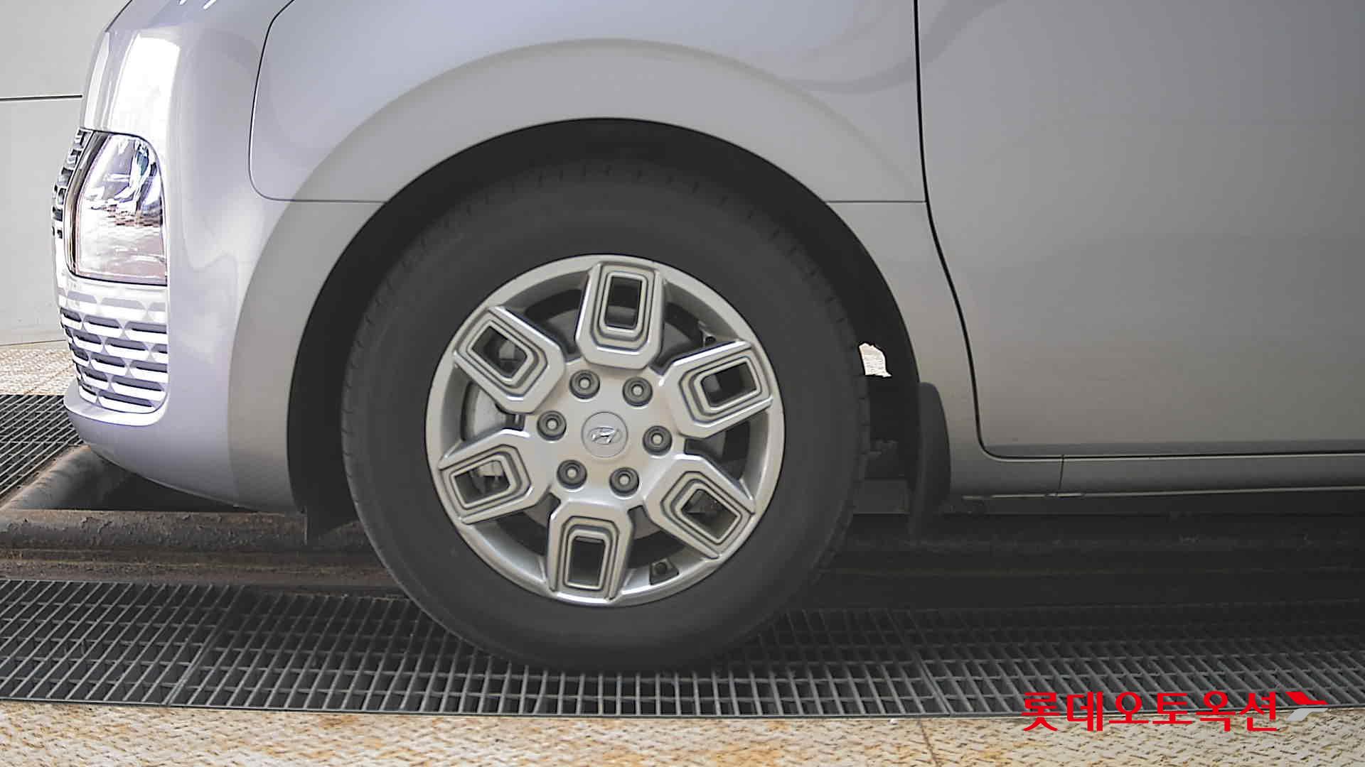 Hyundai Staria 2023 - Image 25