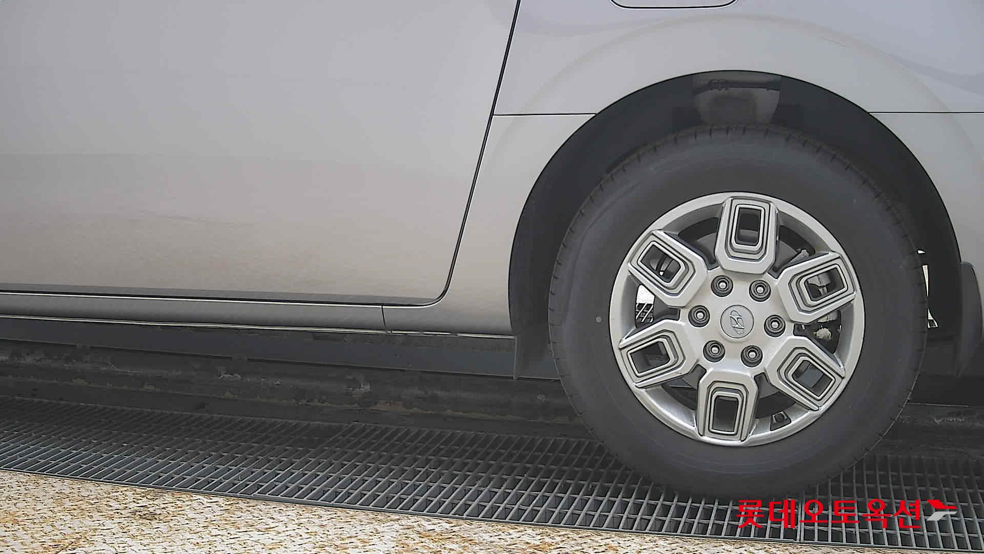 Hyundai Staria 2023 - Image 26