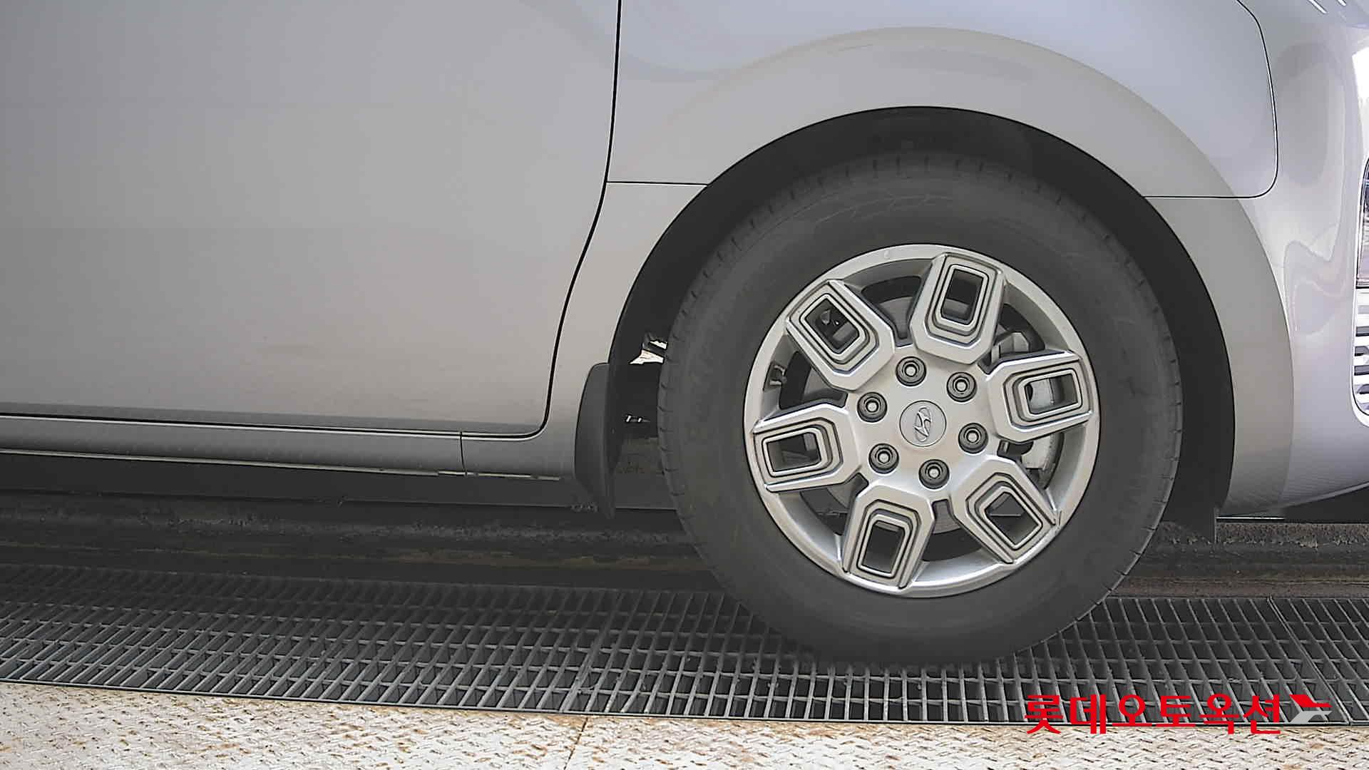 Hyundai Staria 2023 - Image 27