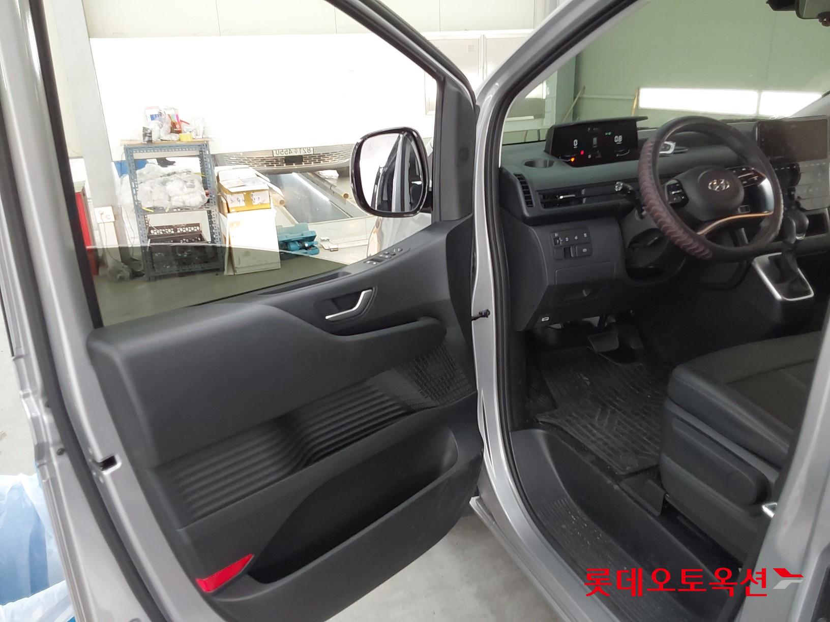 Hyundai Staria 2023 - Image 35