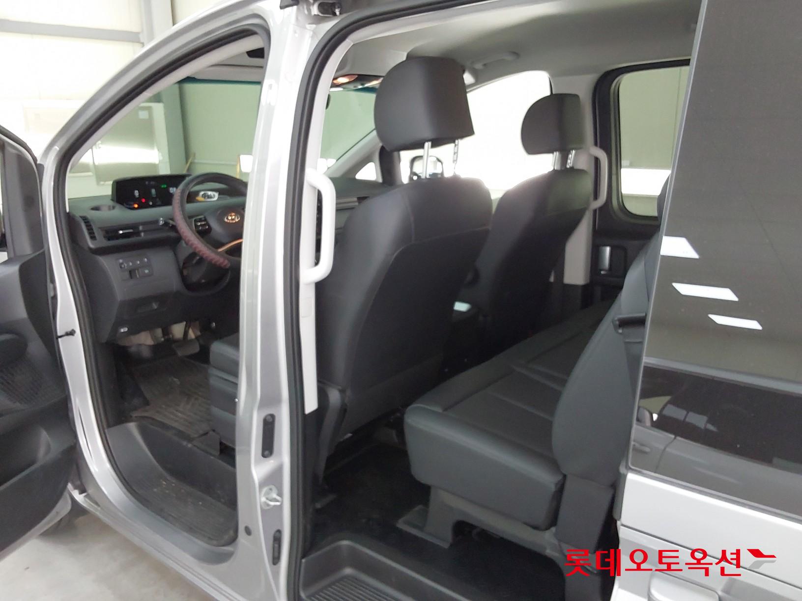 Hyundai Staria 2023 - Image 37