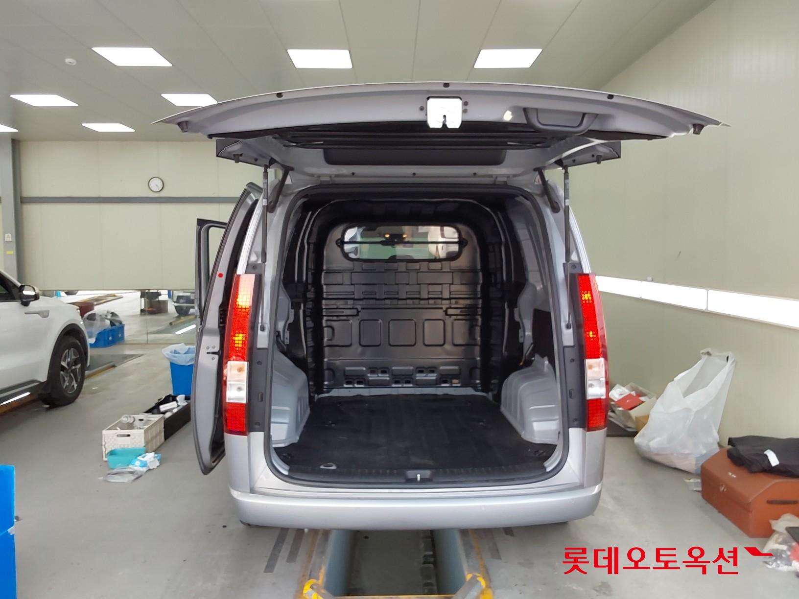 Hyundai Staria 2023 - Image 9