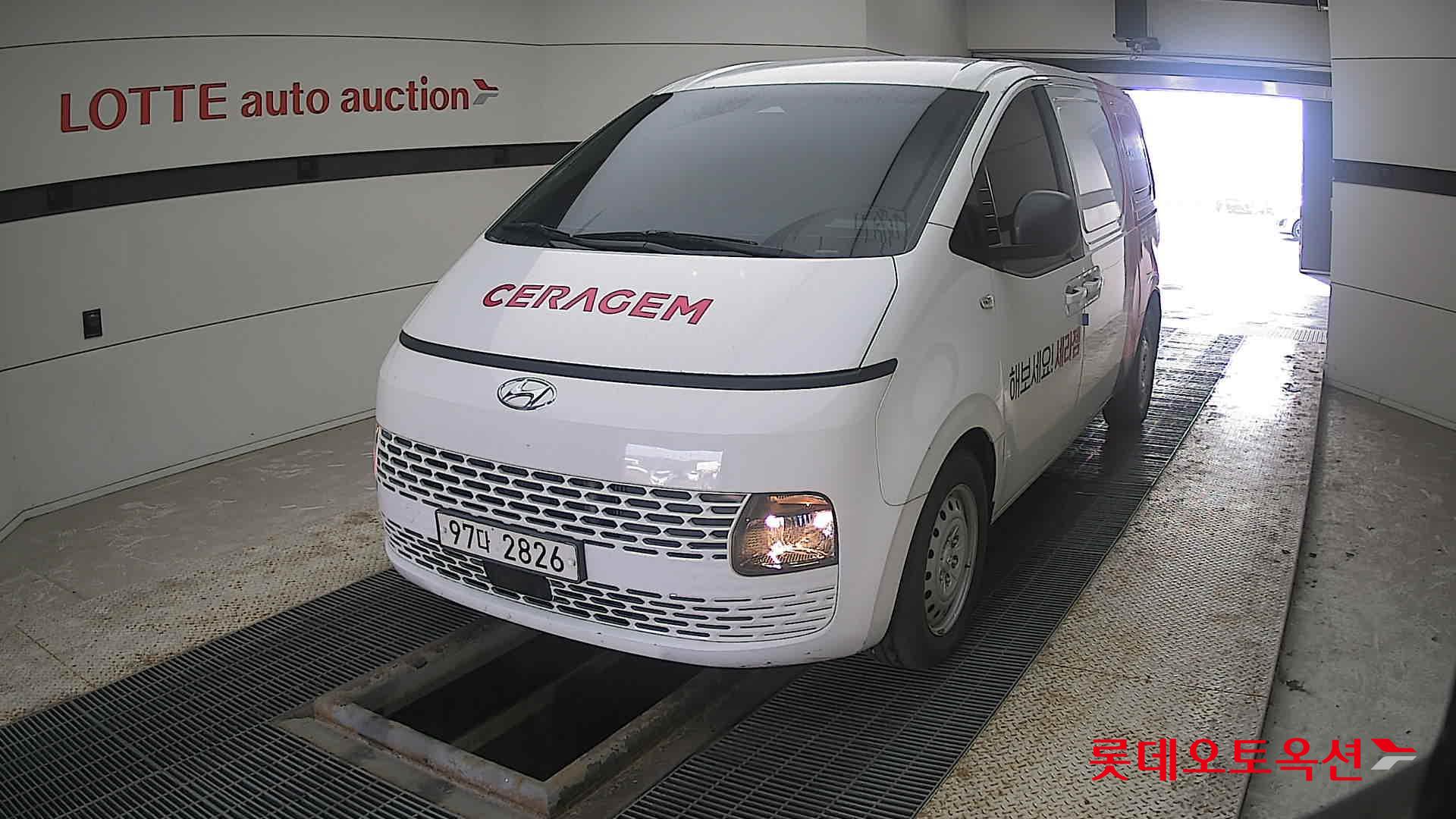 Hyundai Staria 2022 Белый из Кореи