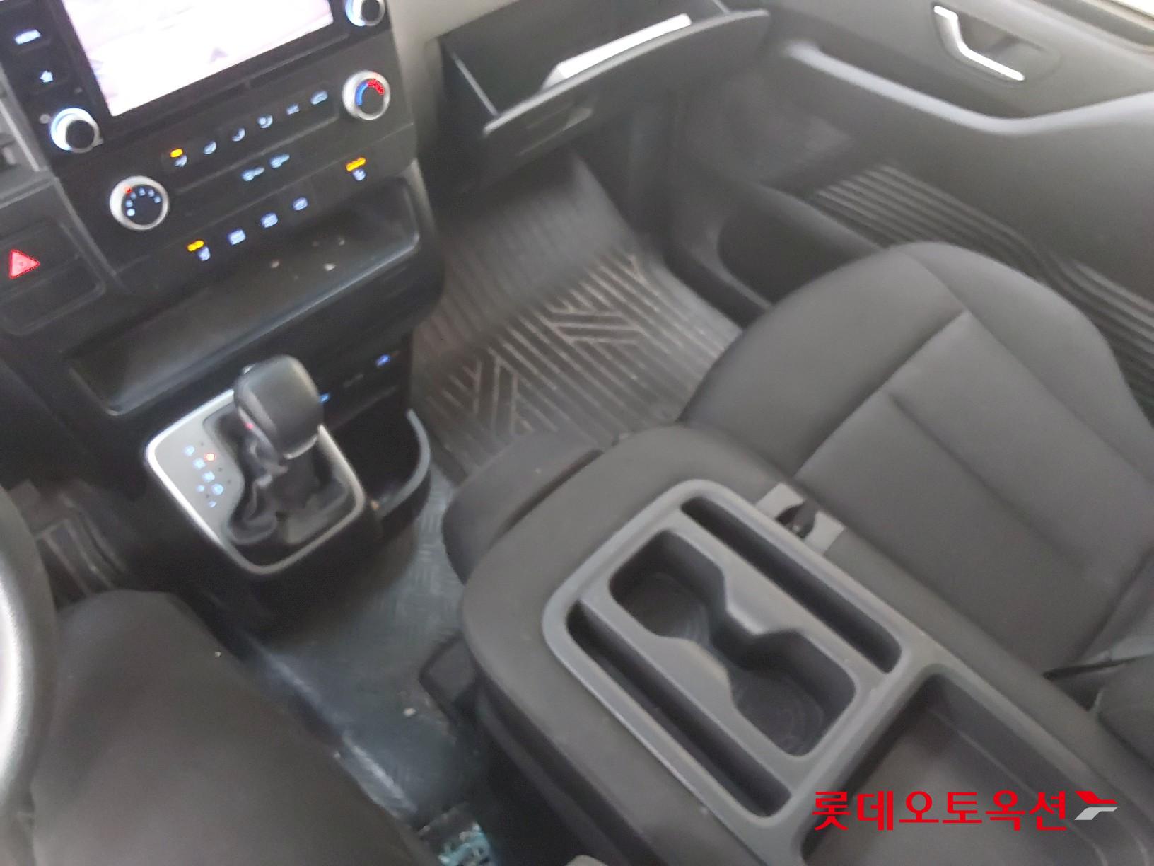 هيونداي ستاريا 2022 - صورة 35