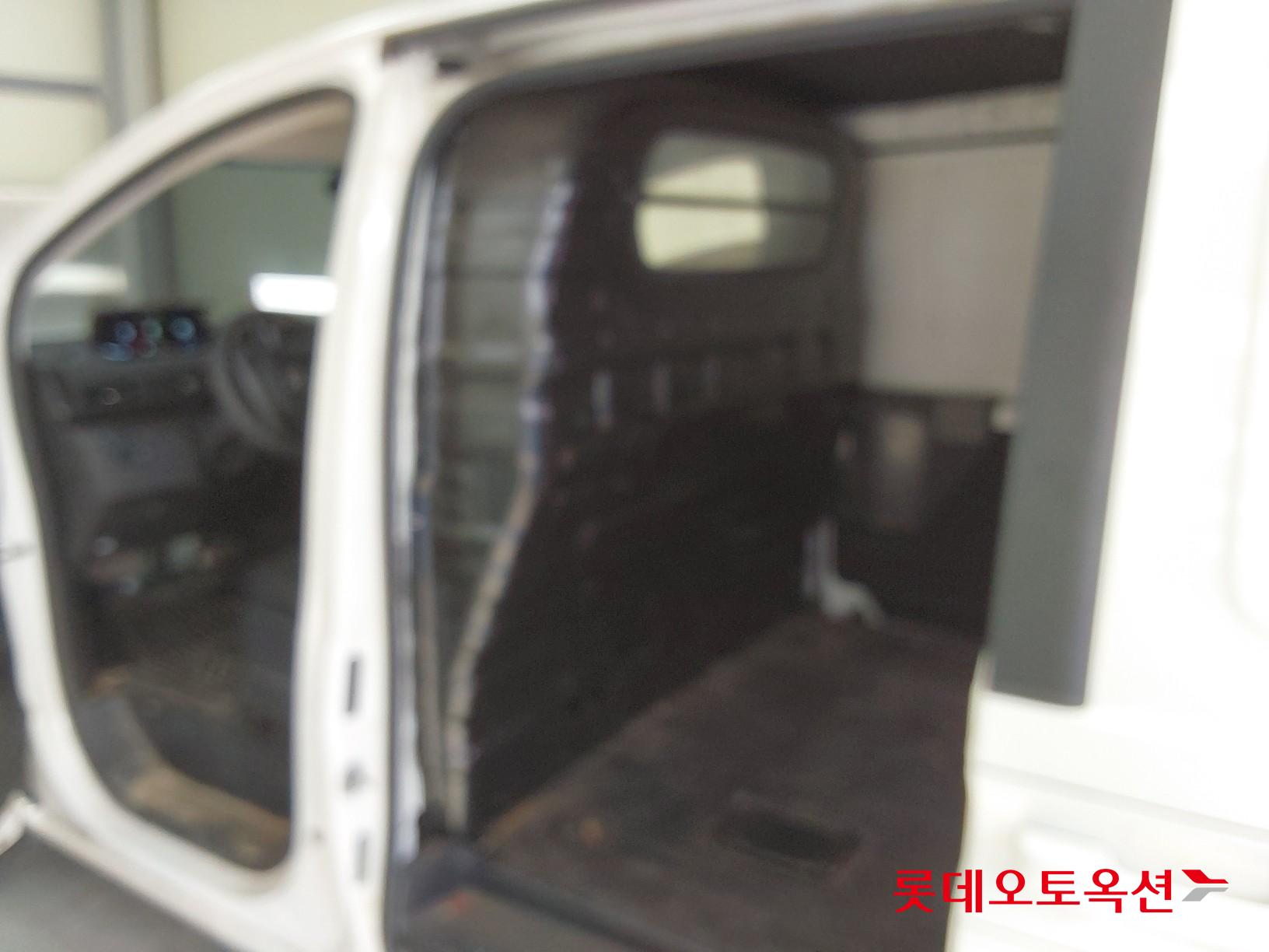 هيونداي ستاريا 2022 - صورة 38