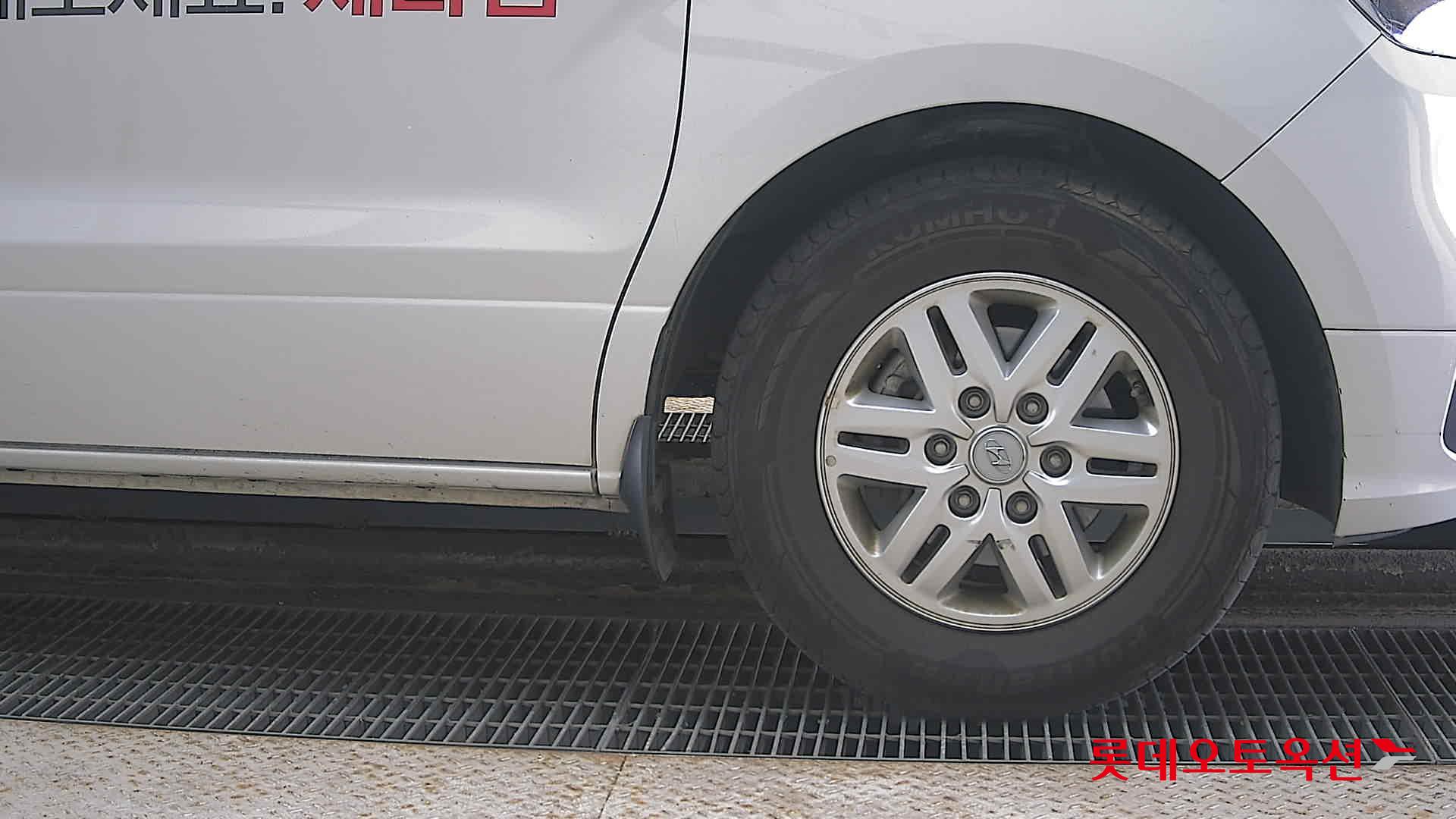 هيونداي جراند ستاريكس 2021 - صورة 27