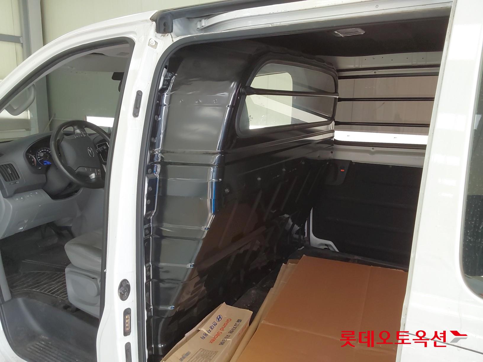 هيونداي جراند ستاريكس 2021 - صورة 37