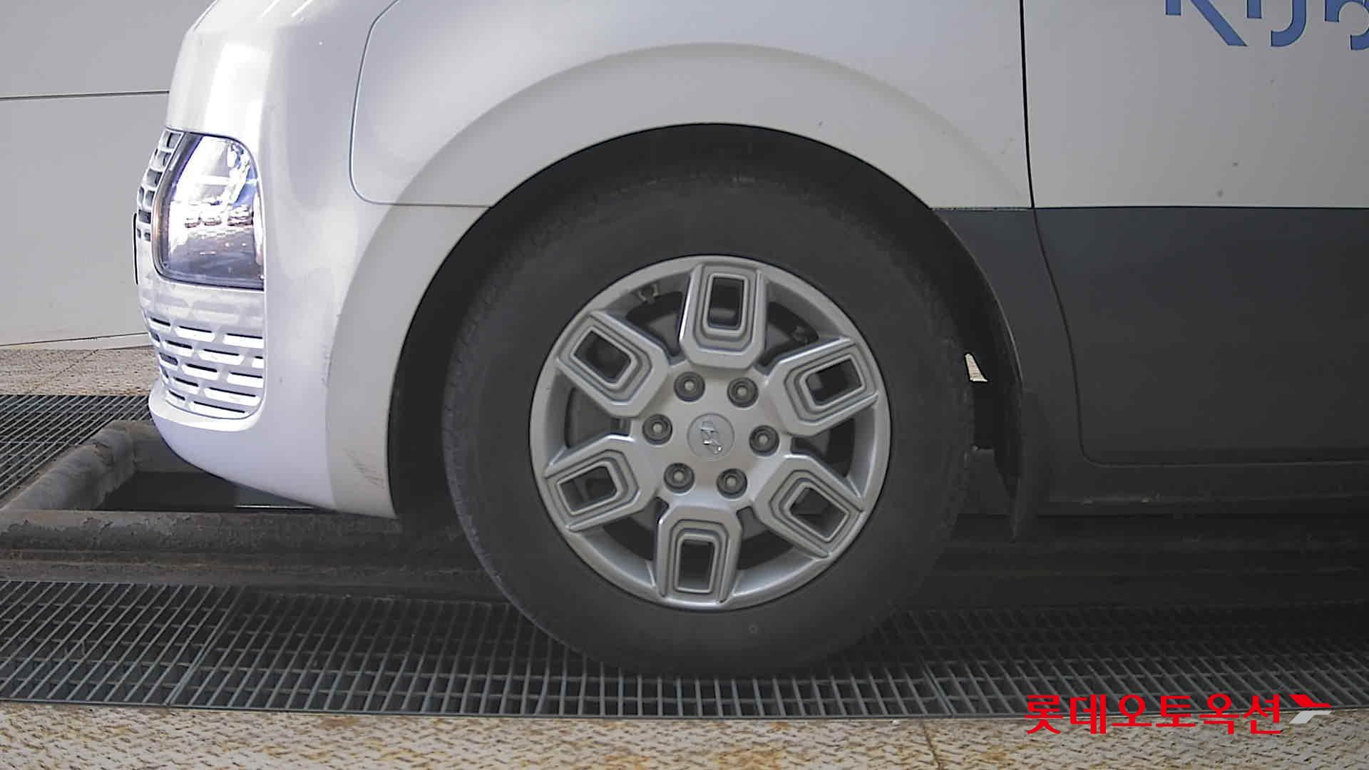 Hyundai Staria 2022 - Image 25