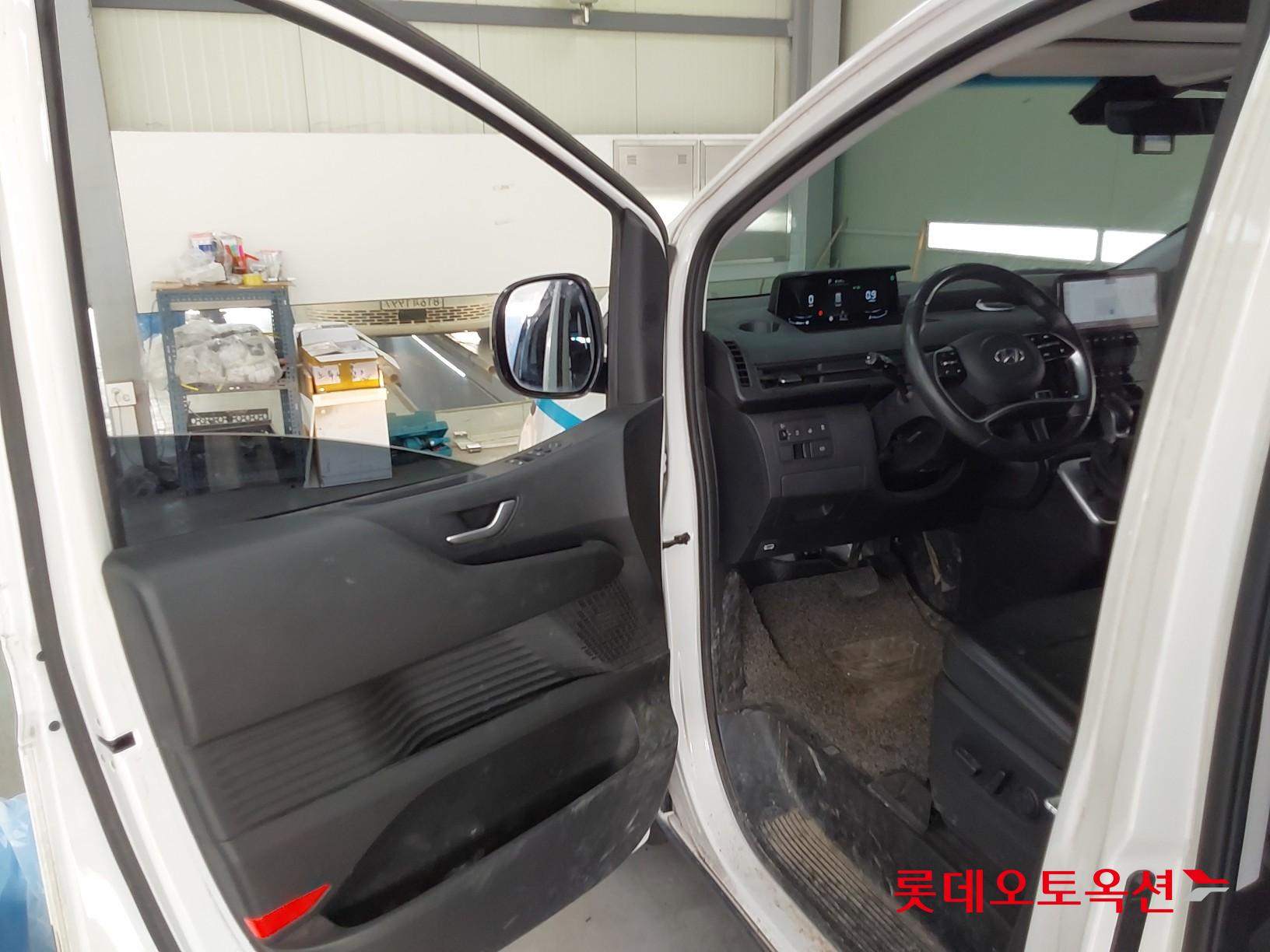 Hyundai Staria 2022 - Image 35