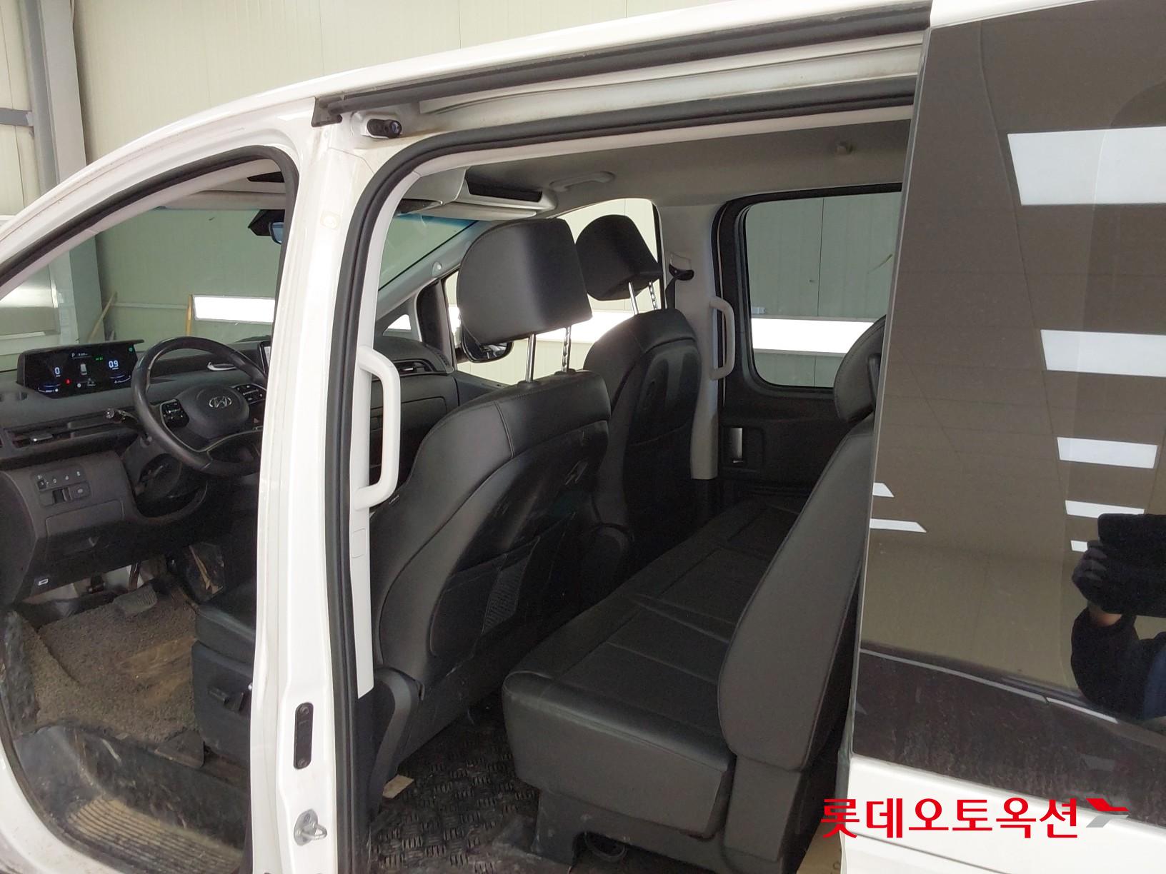 Hyundai Staria 2022 - Image 37