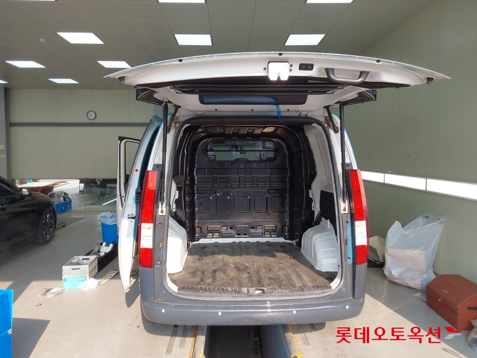 Hyundai Staria 2022 - Image 9