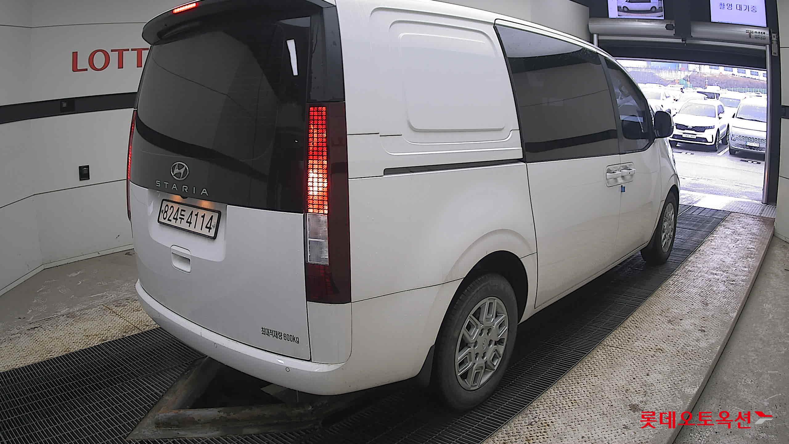 Hyundai Staria 2022 Белый из Кореи, фото 4