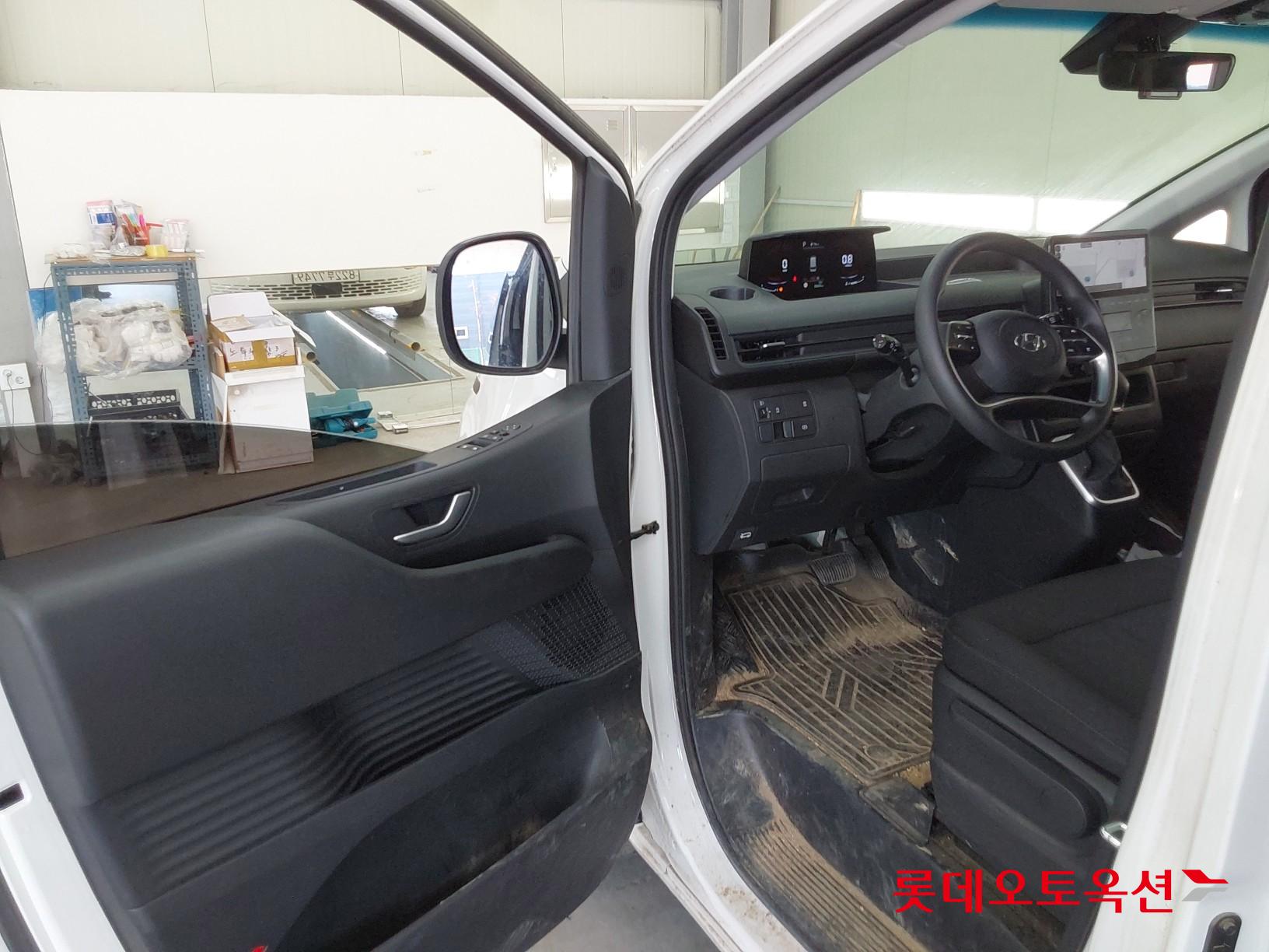 Hyundai Staria 2022 - Image 35