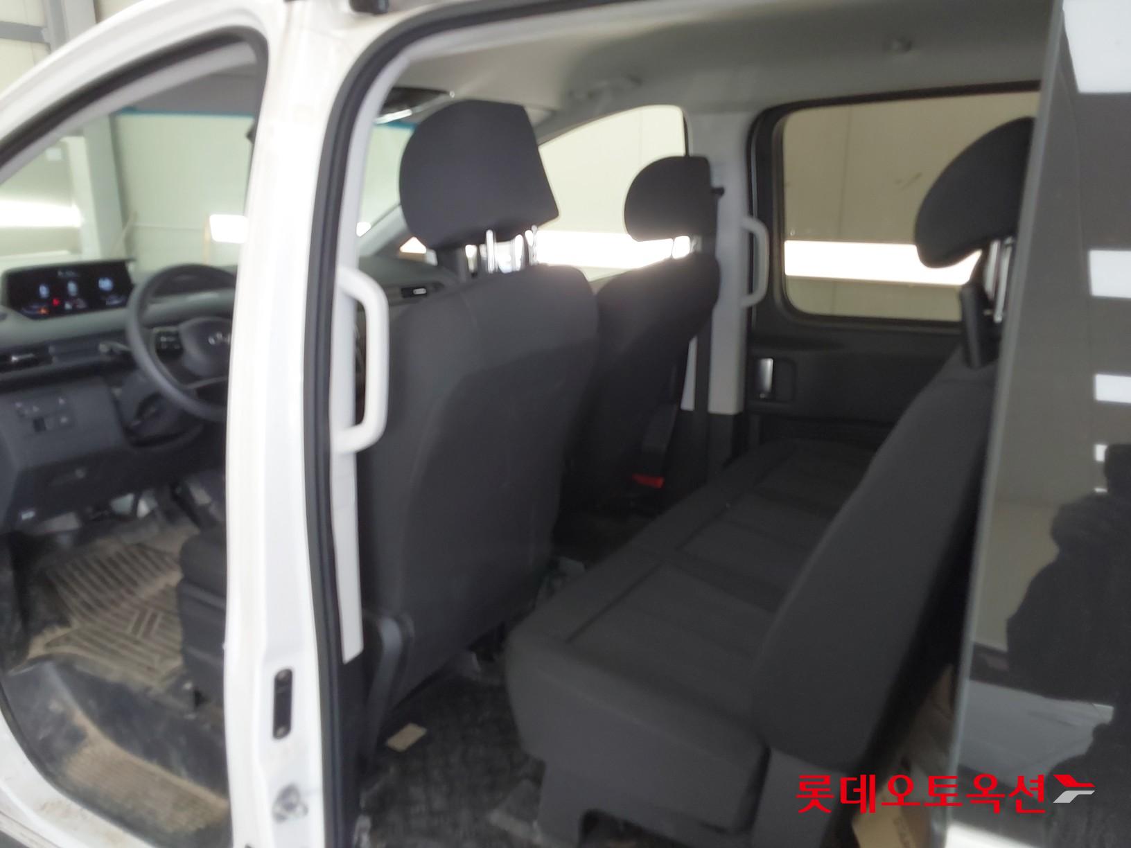 Hyundai Staria 2022 - Image 37