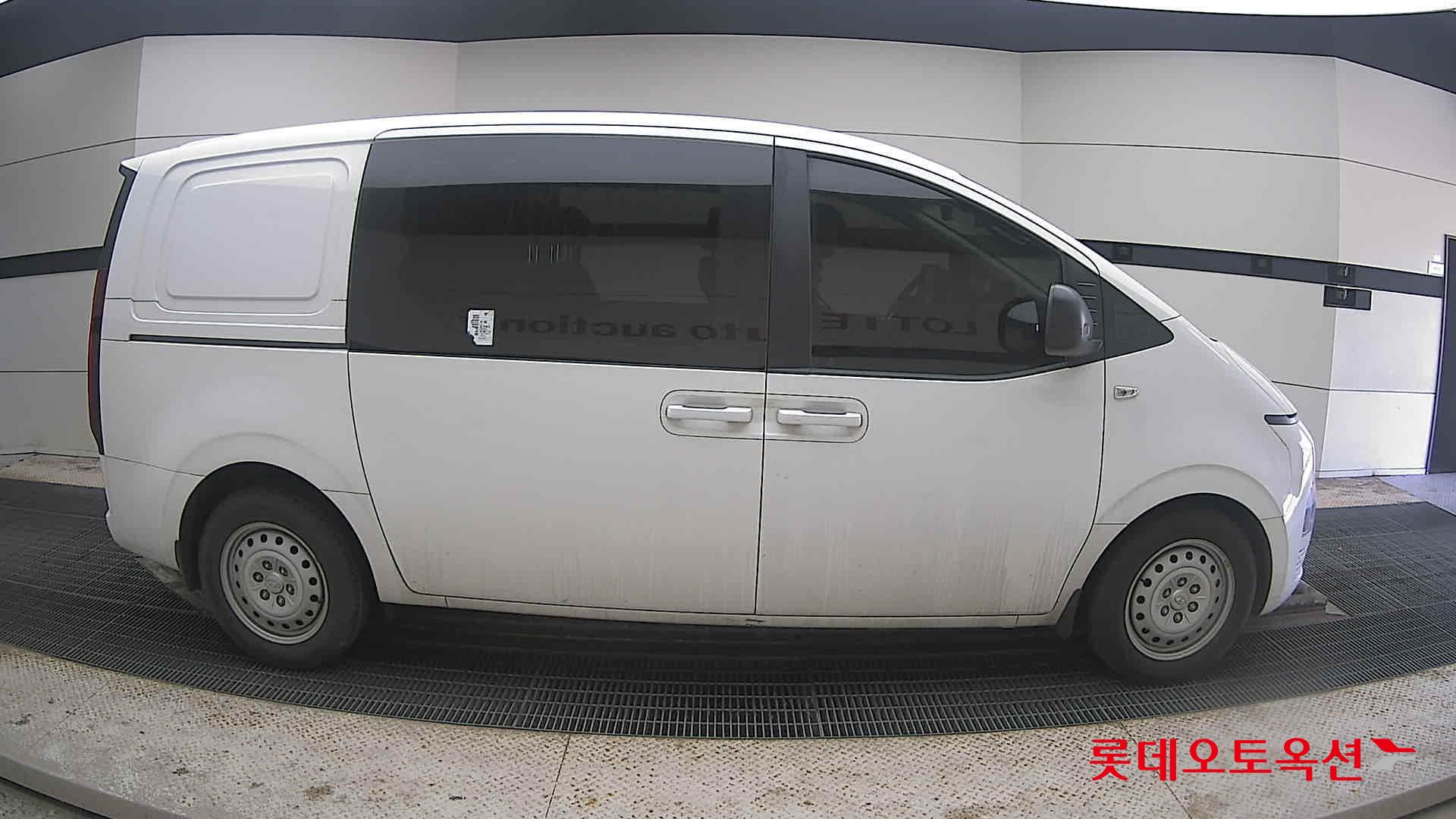 هيونداي ستاريا 2023 - صورة 21