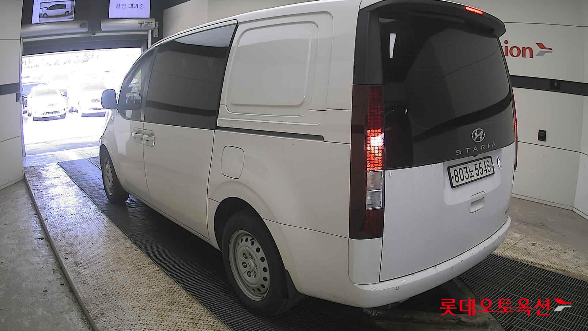 هيونداي ستاريا 2023 - صورة 4