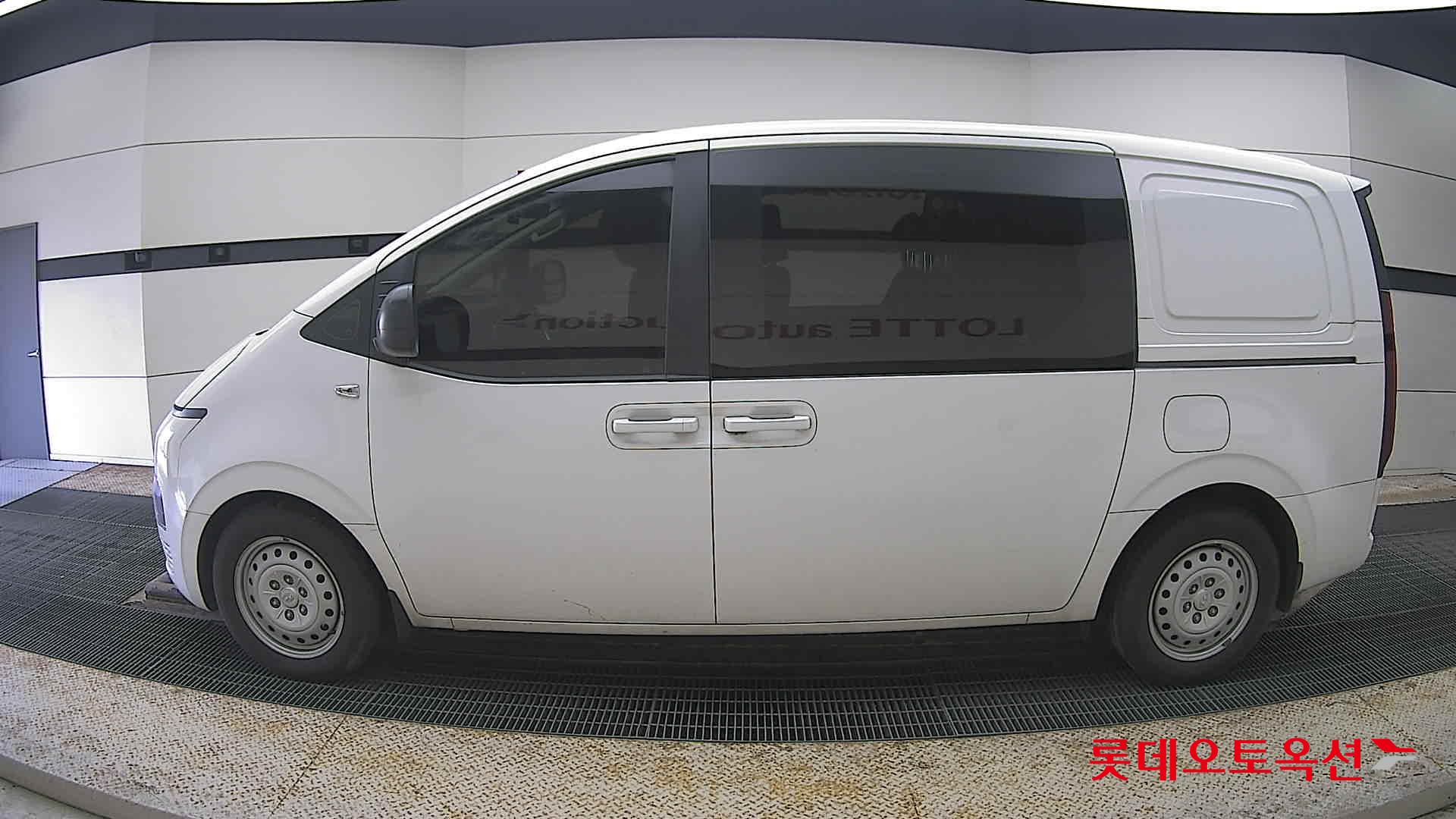 هيونداي ستاريا 2023 - صورة 13