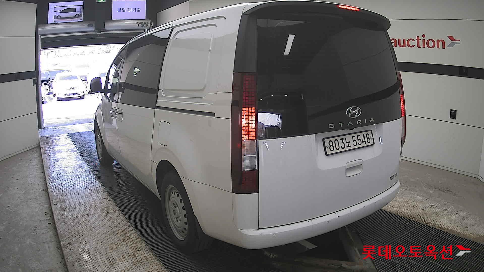 هيونداي ستاريا 2023 - صورة 16