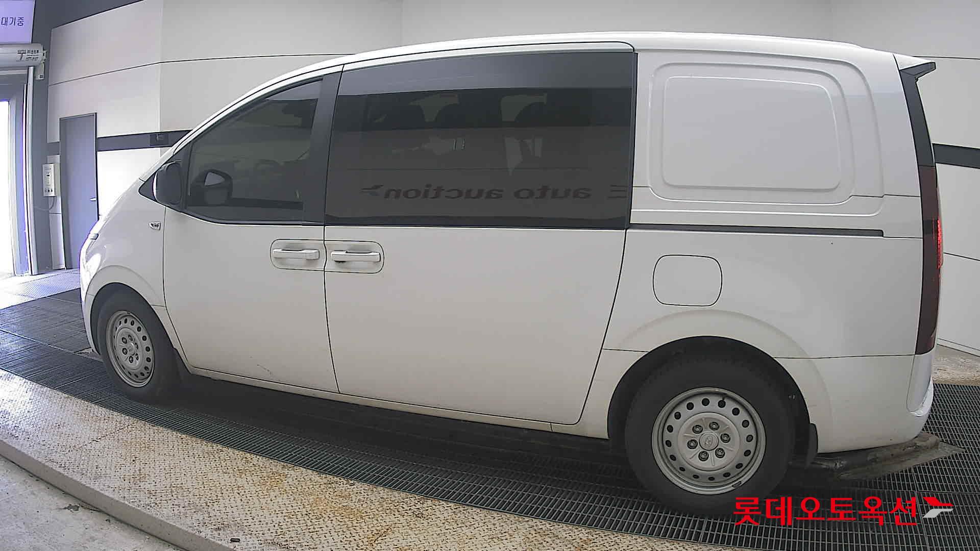 هيونداي ستاريا 2023 - صورة 14