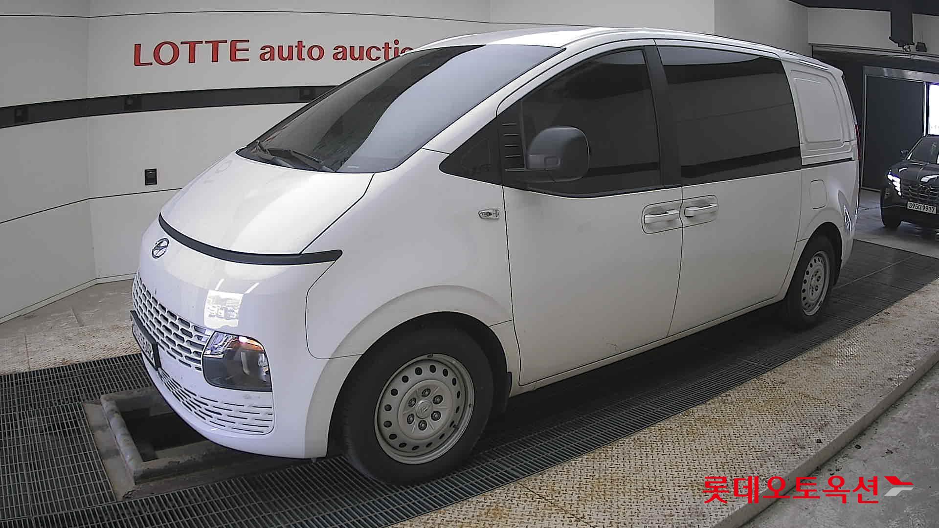 هيونداي ستاريا 2023 - صورة 11