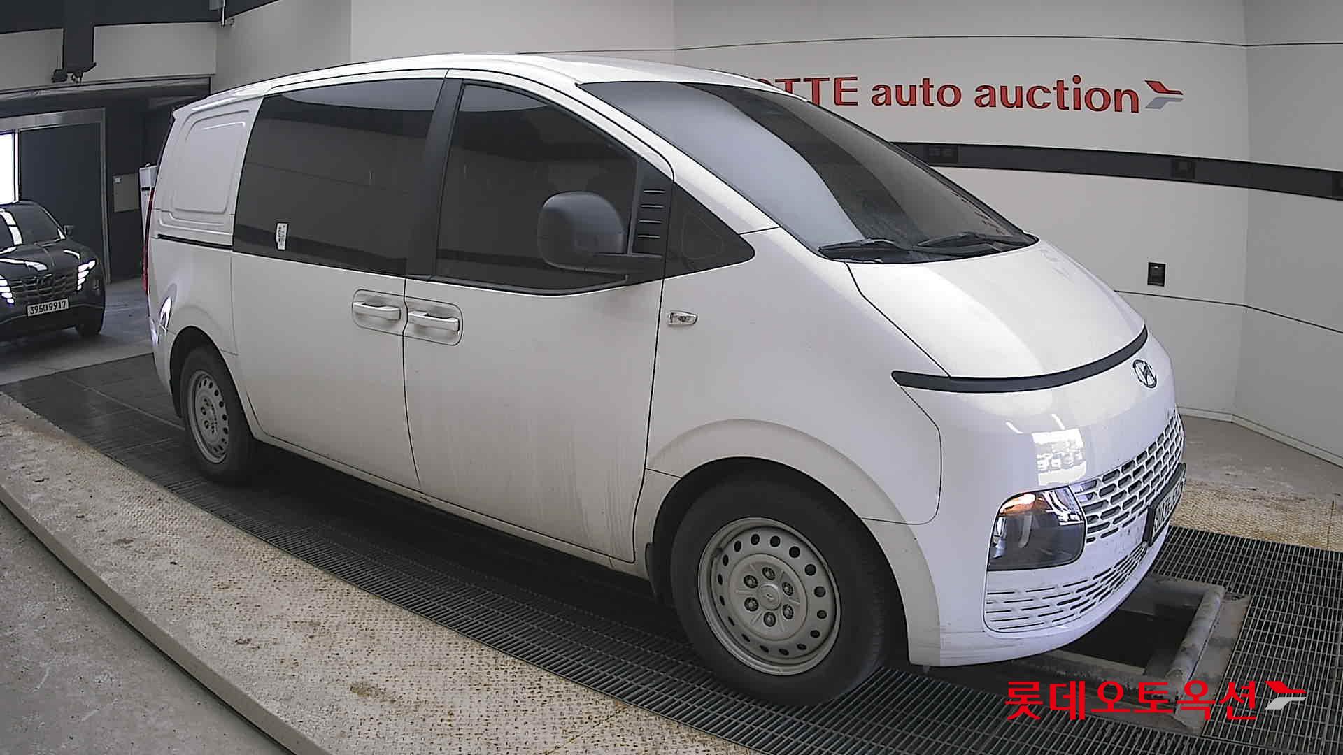 هيونداي ستاريا 2023 - صورة 23