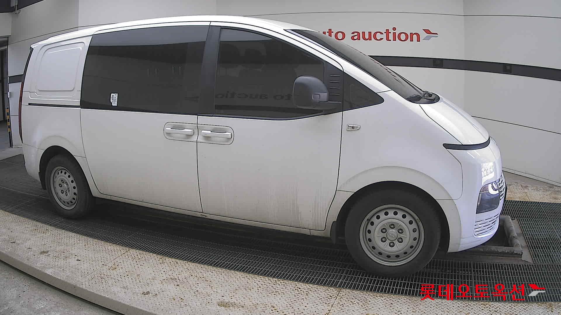 هيونداي ستاريا 2023 - صورة 22