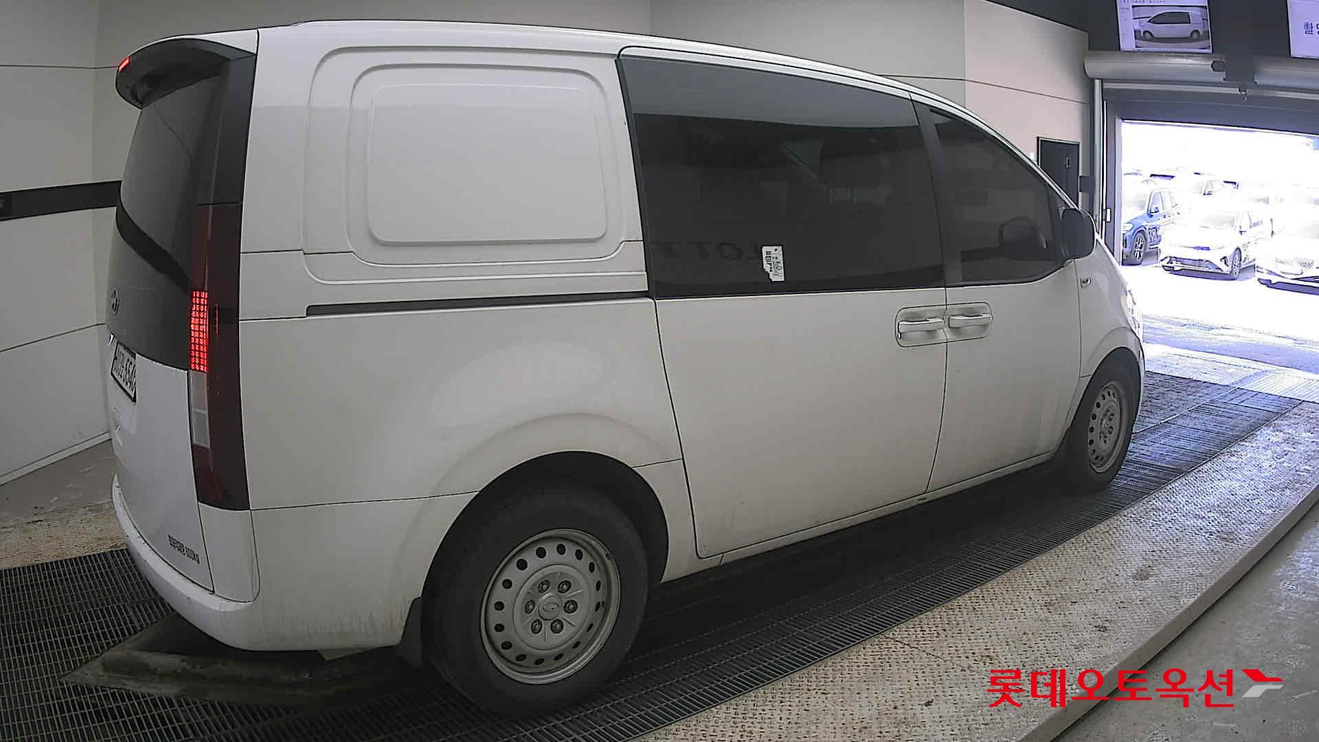 هيونداي ستاريا 2023 - صورة 19