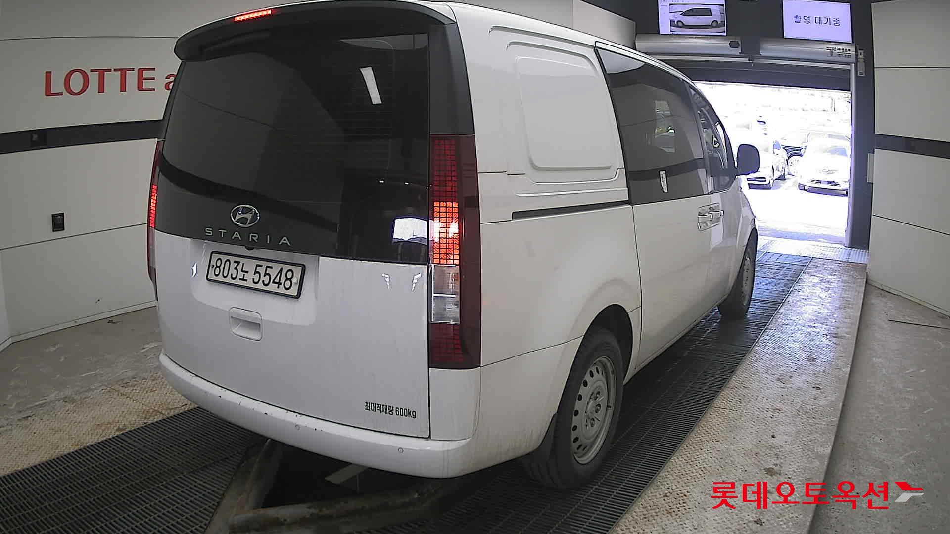 هيونداي ستاريا 2023 - صورة 18