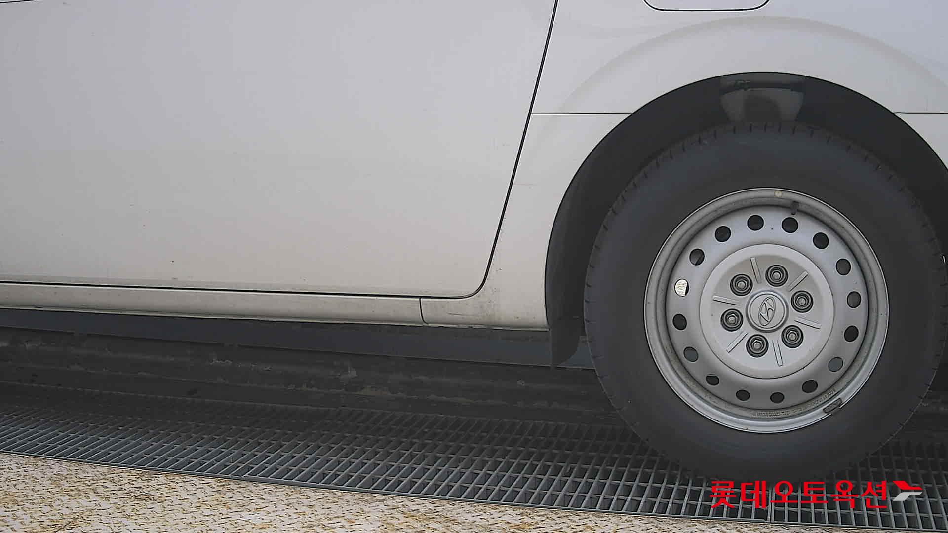 هيونداي ستاريا 2023 - صورة 26