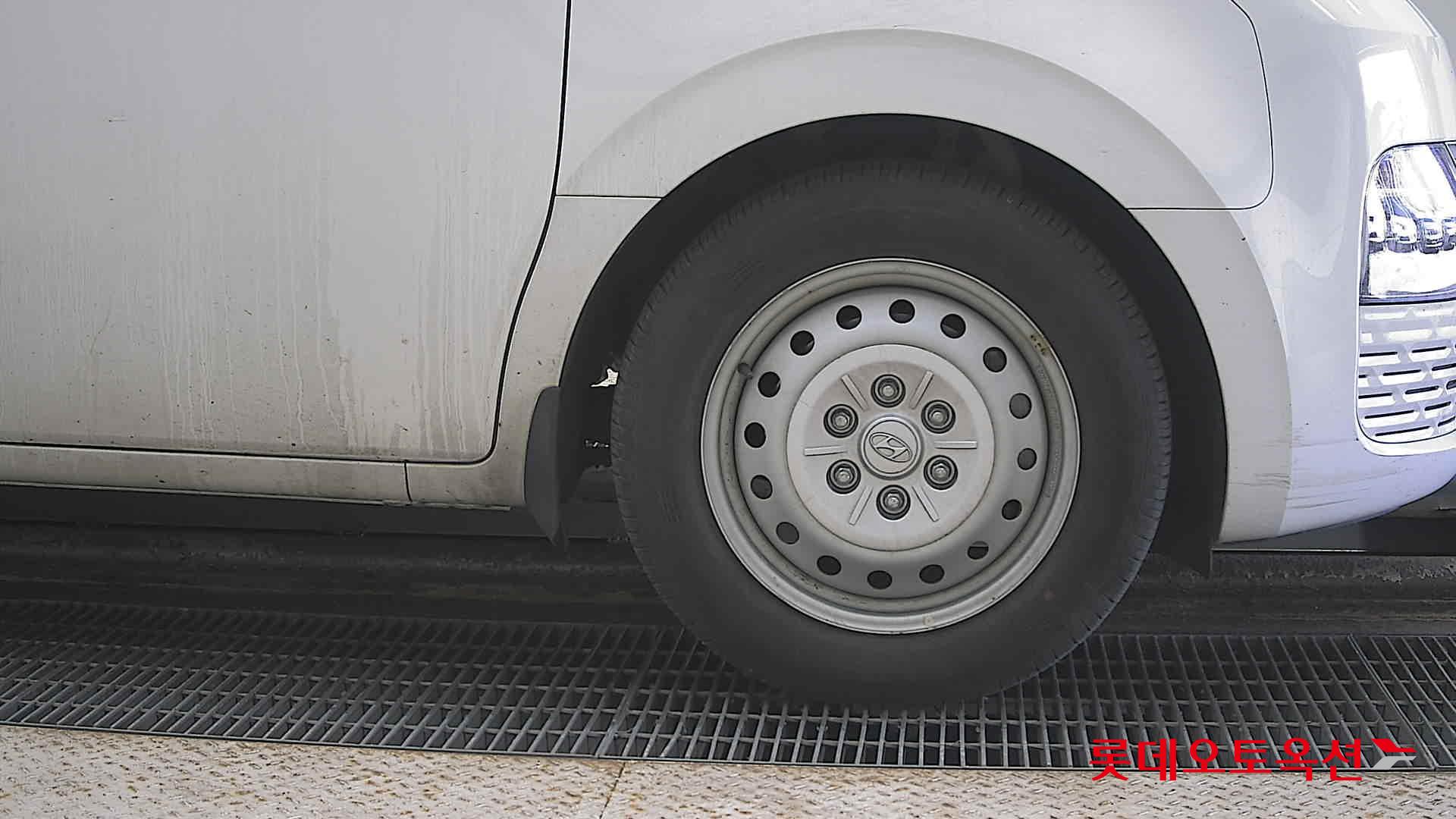 هيونداي ستاريا 2023 - صورة 27