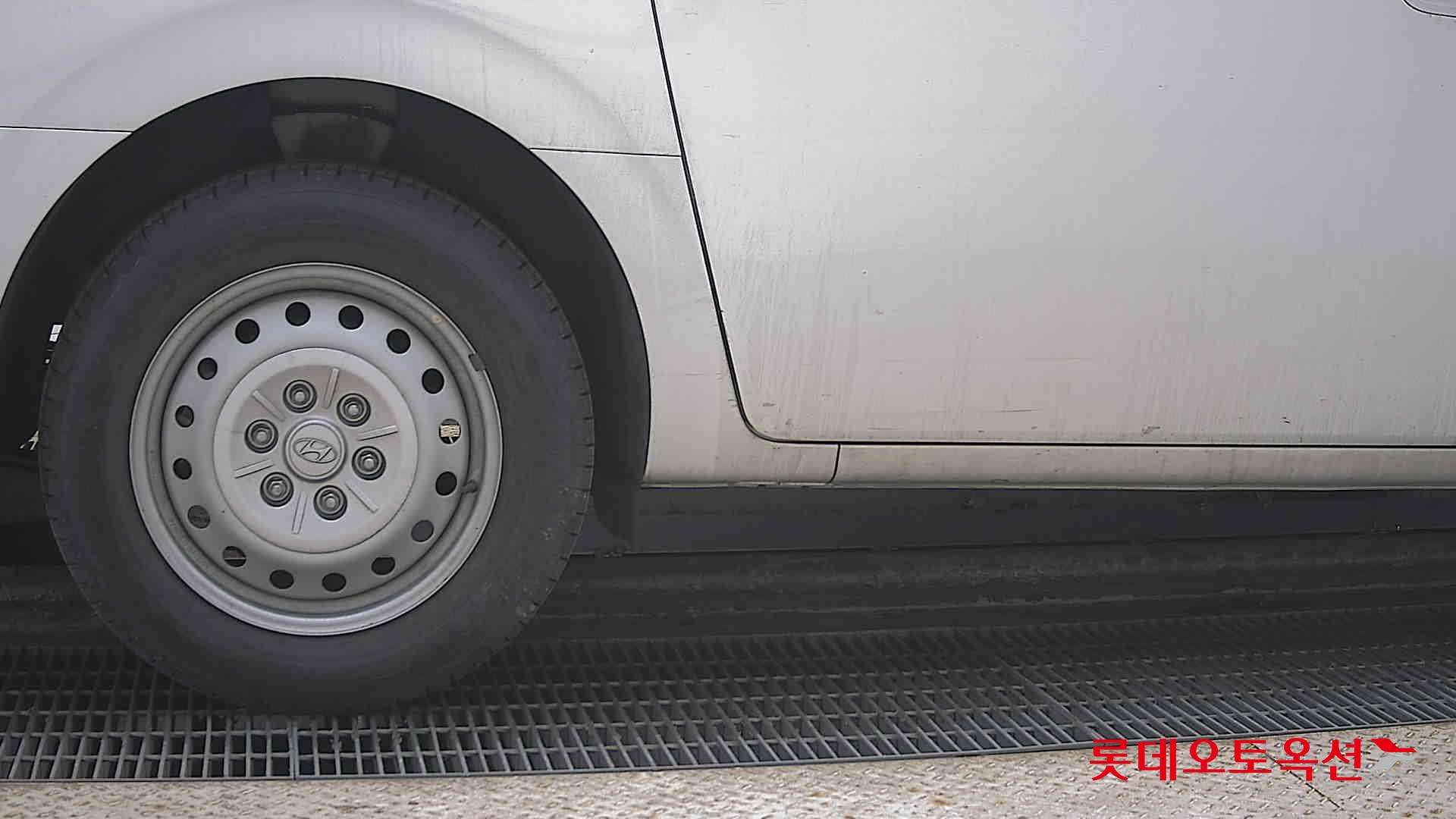 هيونداي ستاريا 2023 - صورة 28