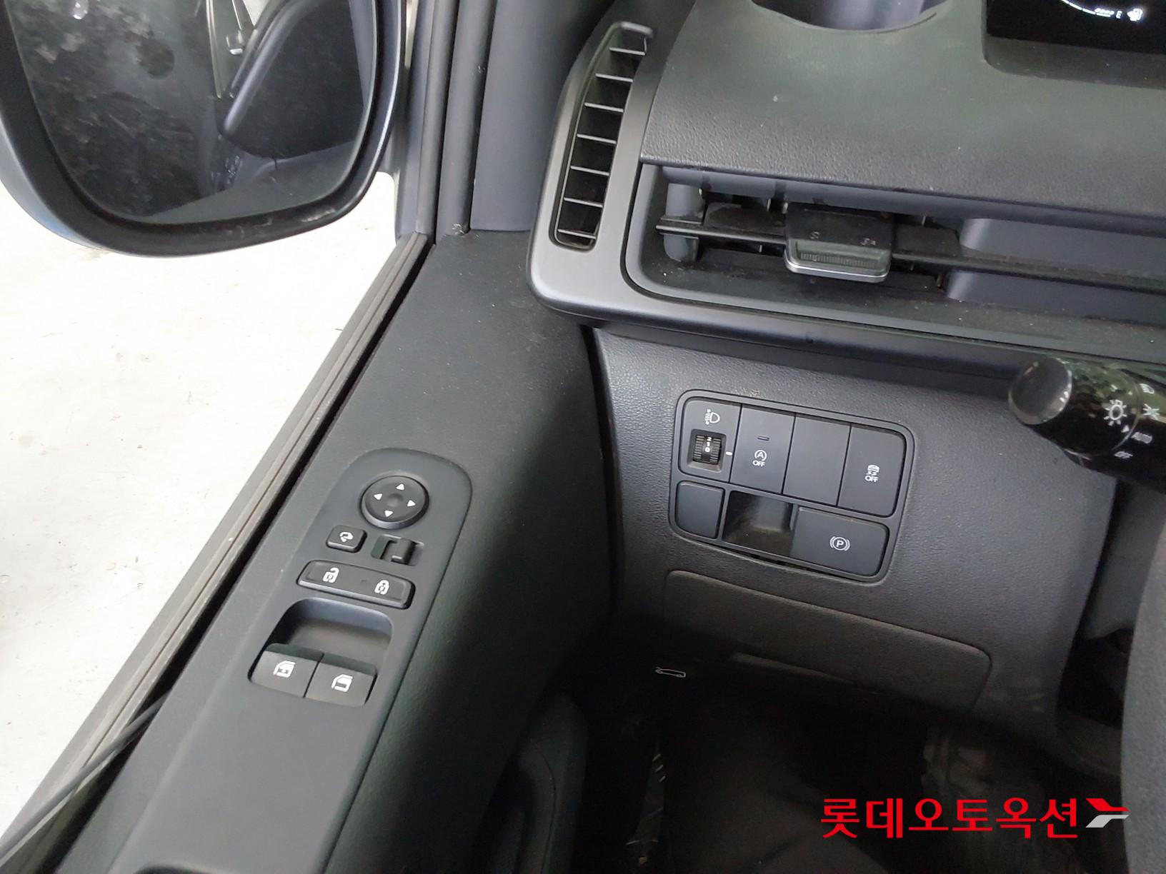 هيونداي ستاريا 2023 - صورة 29