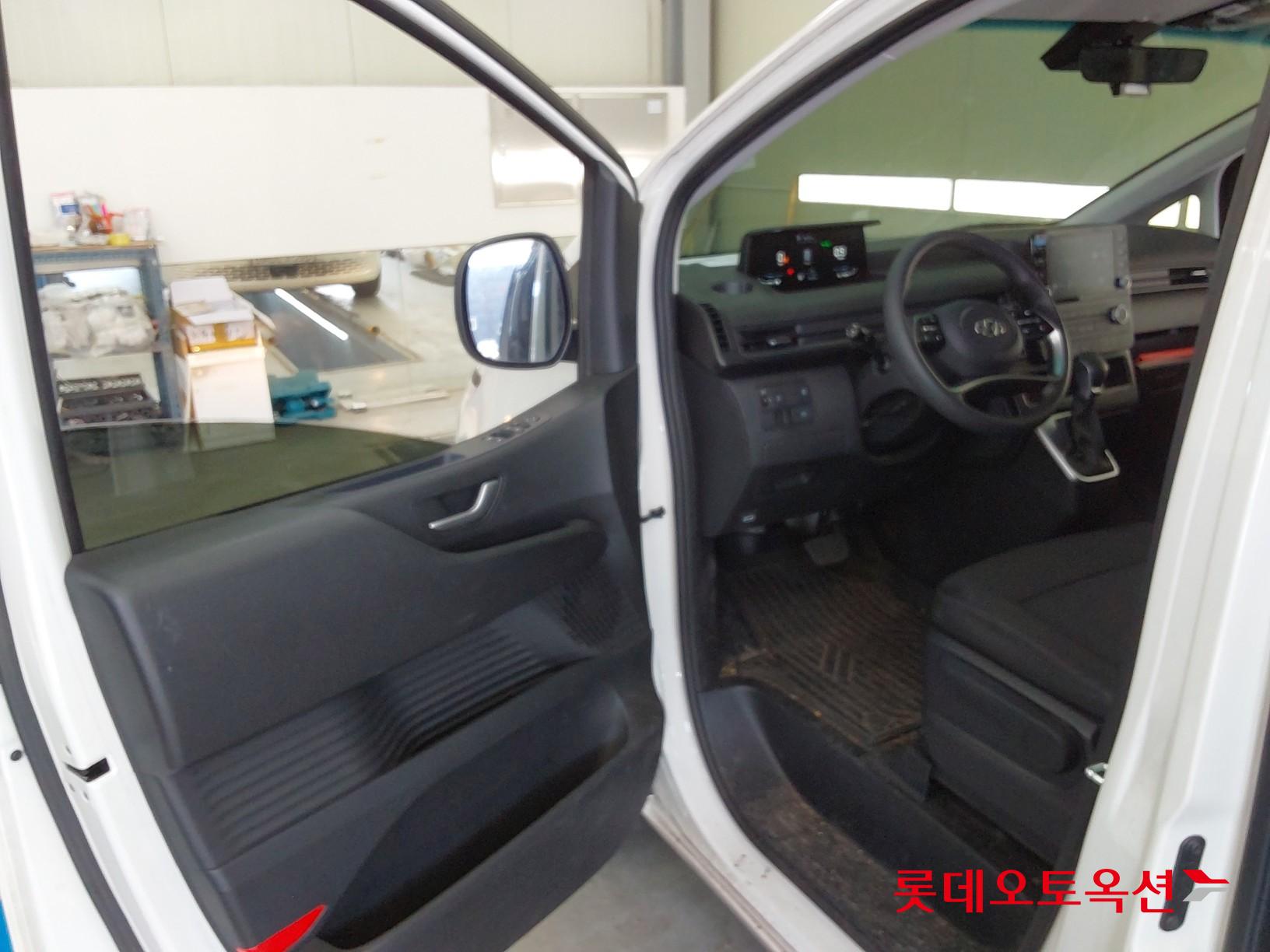 هيونداي ستاريا 2023 - صورة 35