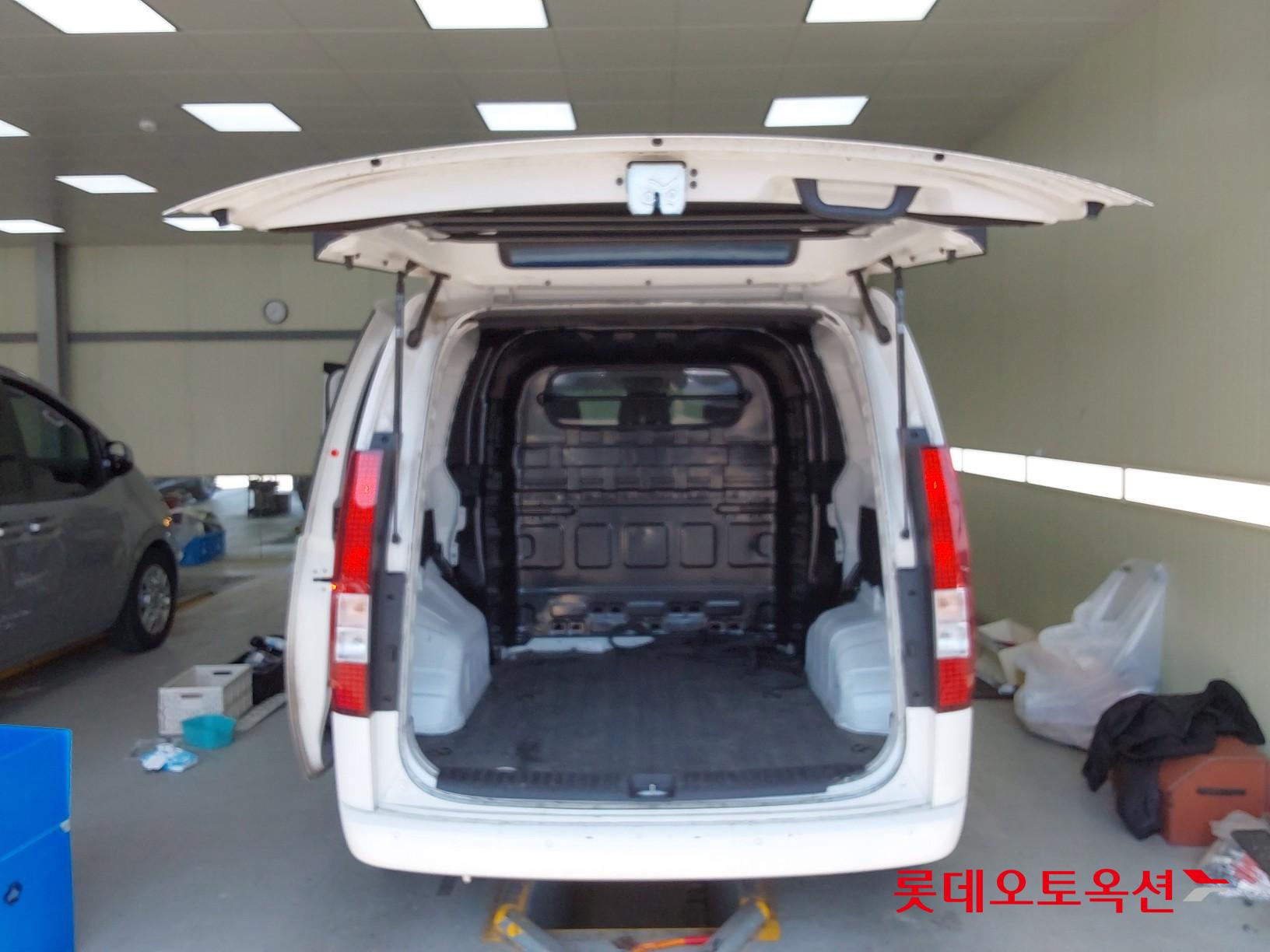 هيونداي ستاريا 2023 - صورة 9