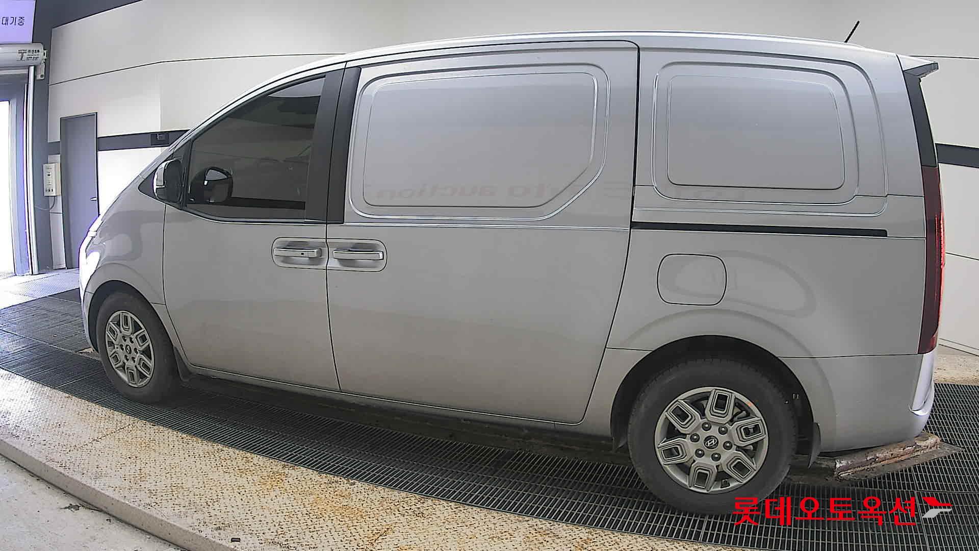 Hyundai Staria Hybrid id 3803732 из Кореи 11