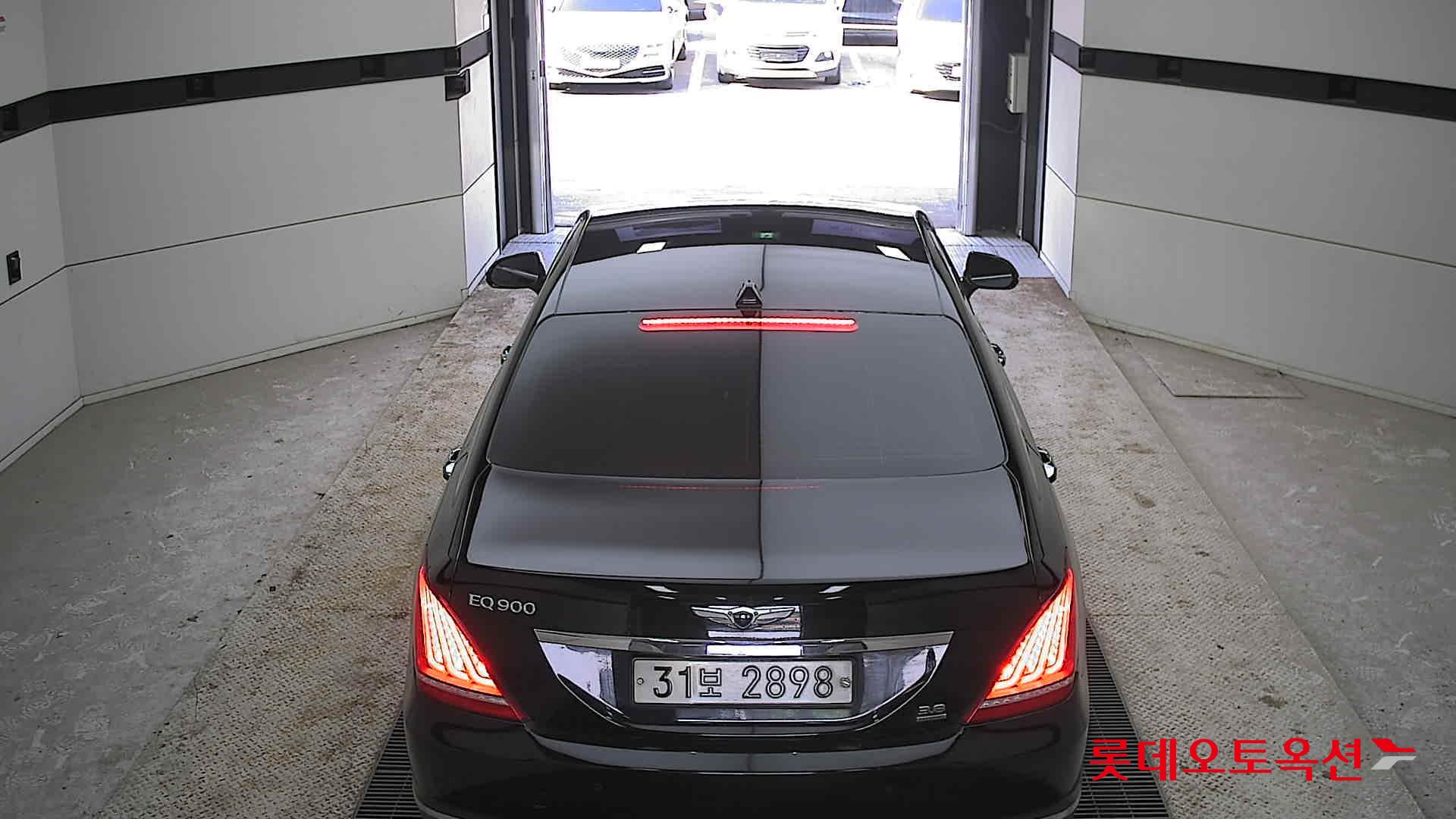 2016 - Genesis EQ900