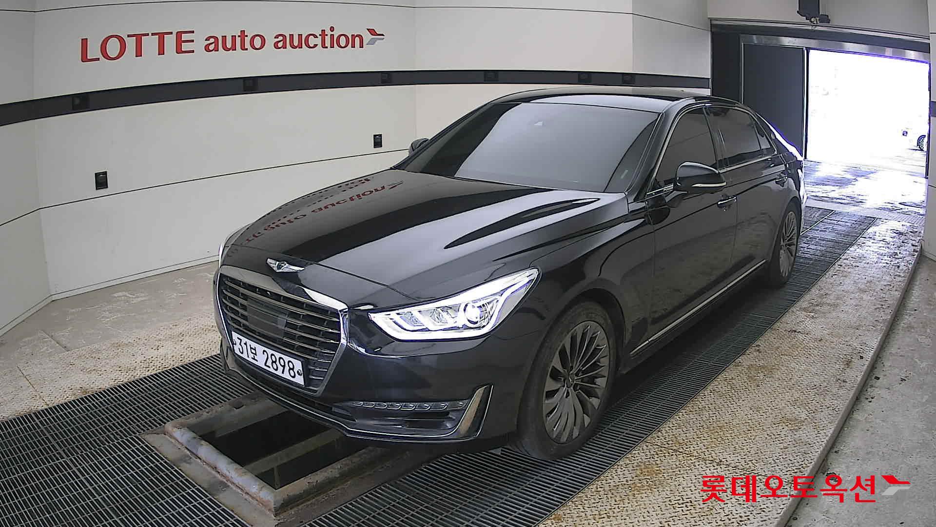 2016 - Genesis EQ900