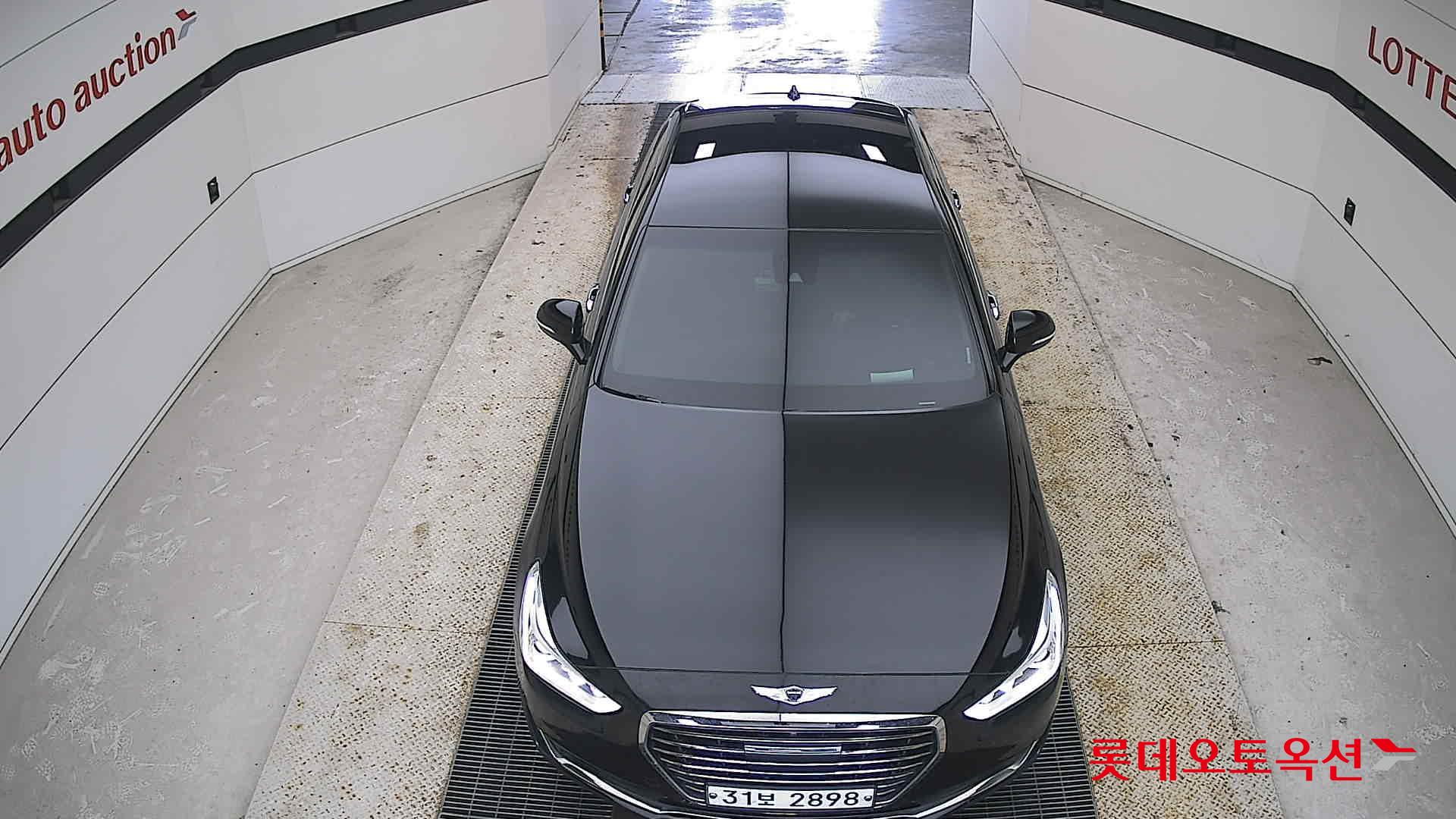 2016 - Genesis EQ900