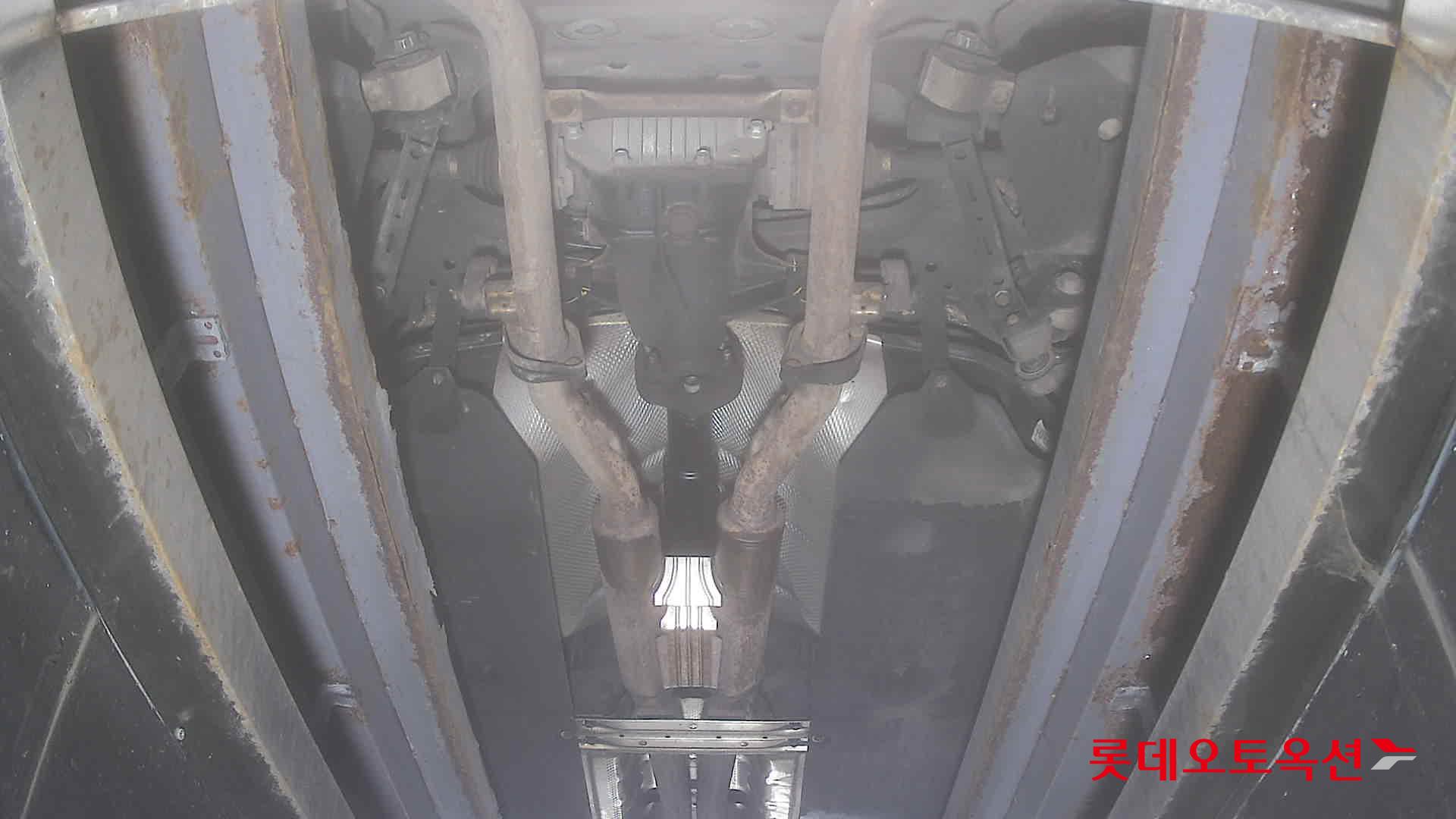 2016 - Genesis EQ900