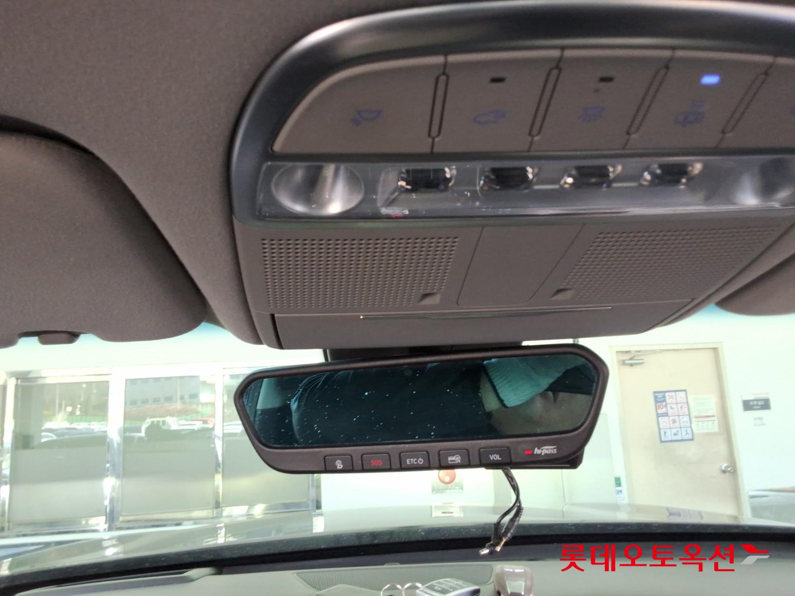 2016 - Genesis EQ900