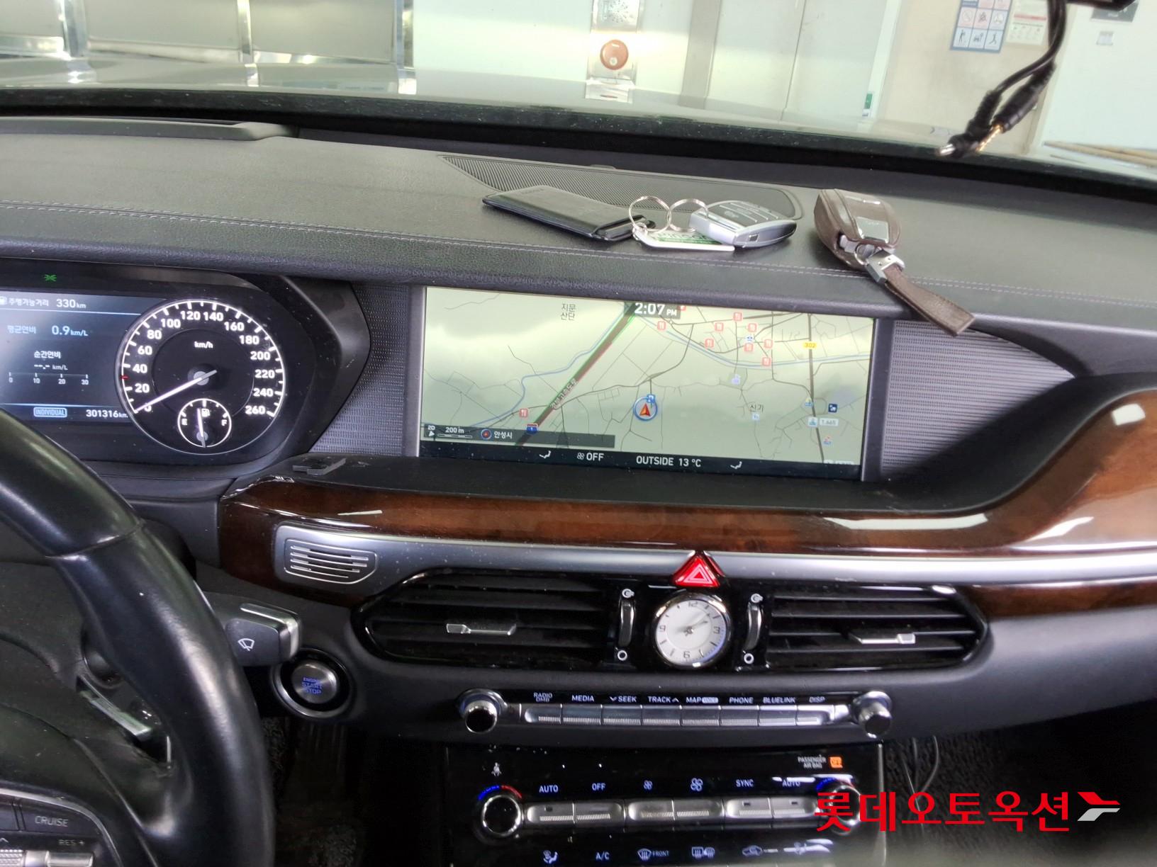 2016 - Genesis EQ900