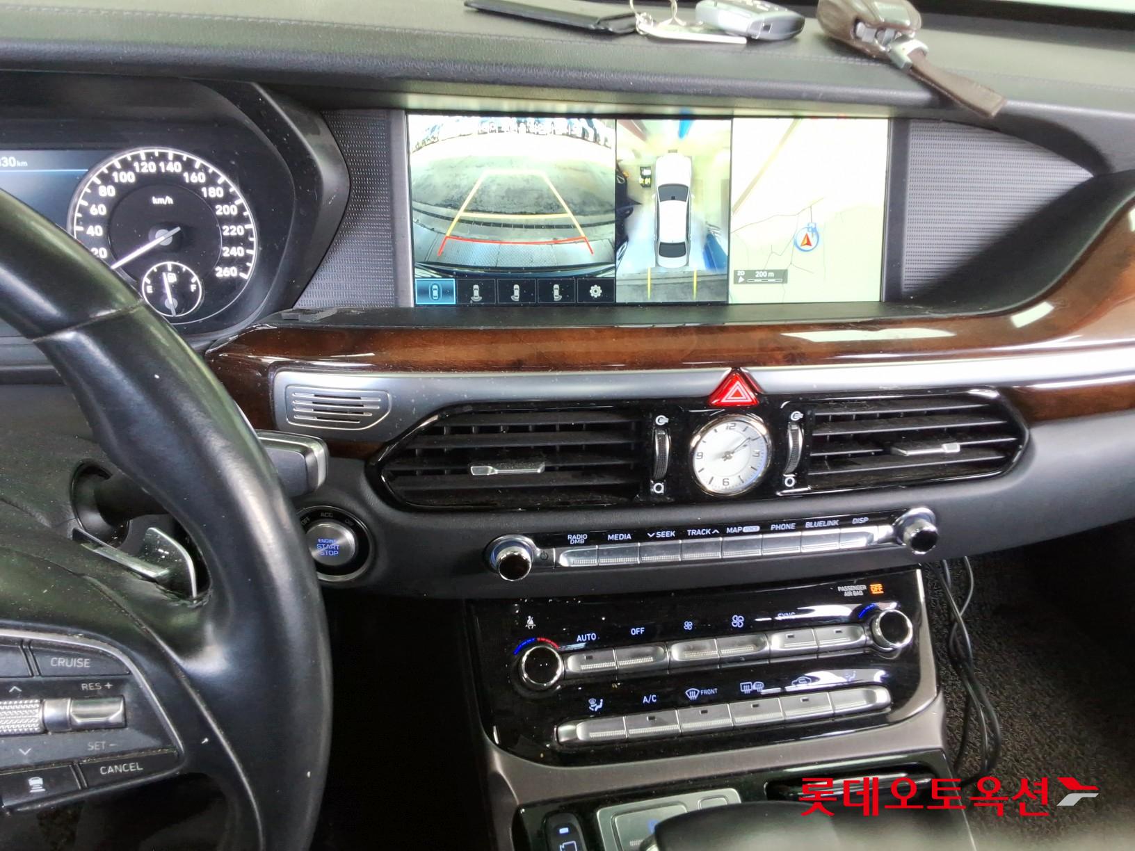 2016 - Genesis EQ900