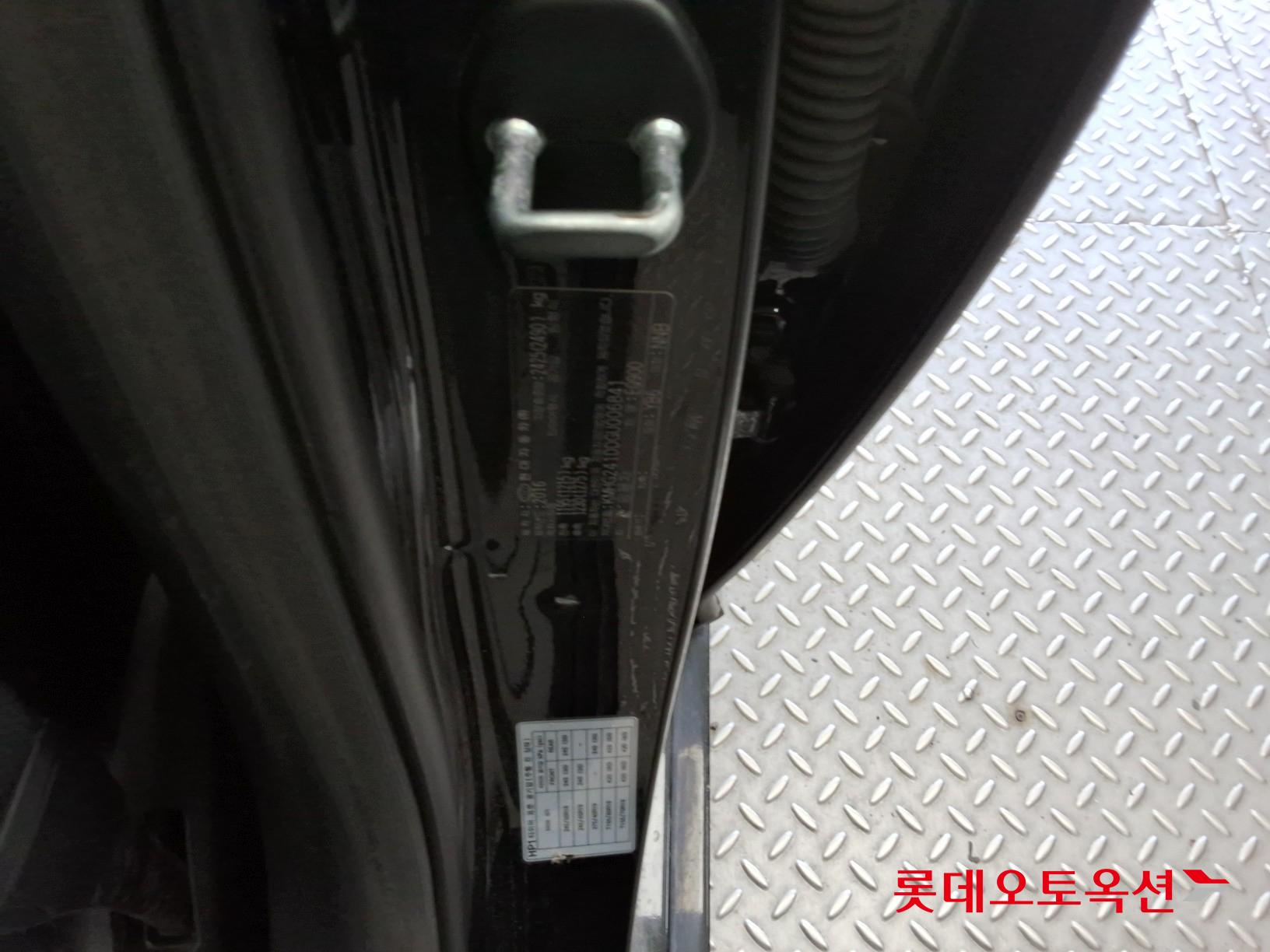 2016 - Genesis EQ900