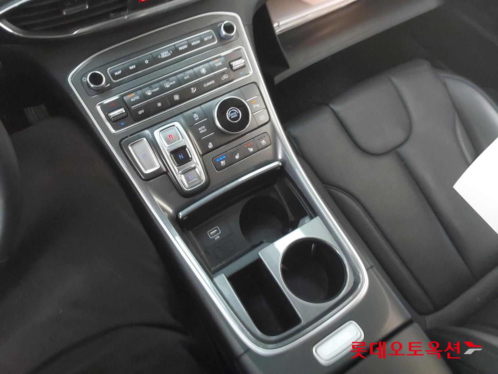 2022 - Hyundai SANTAFE