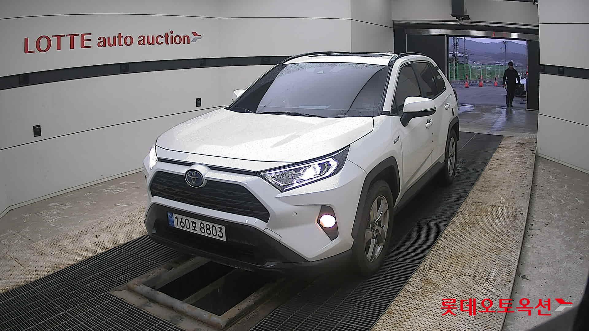 2021 - Toyota RAV4